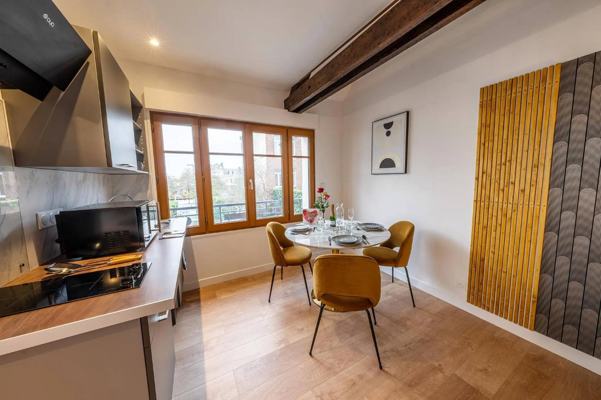 Kitchen or kitchenette in L'elegant - Appart'Hotel Le Gatsby