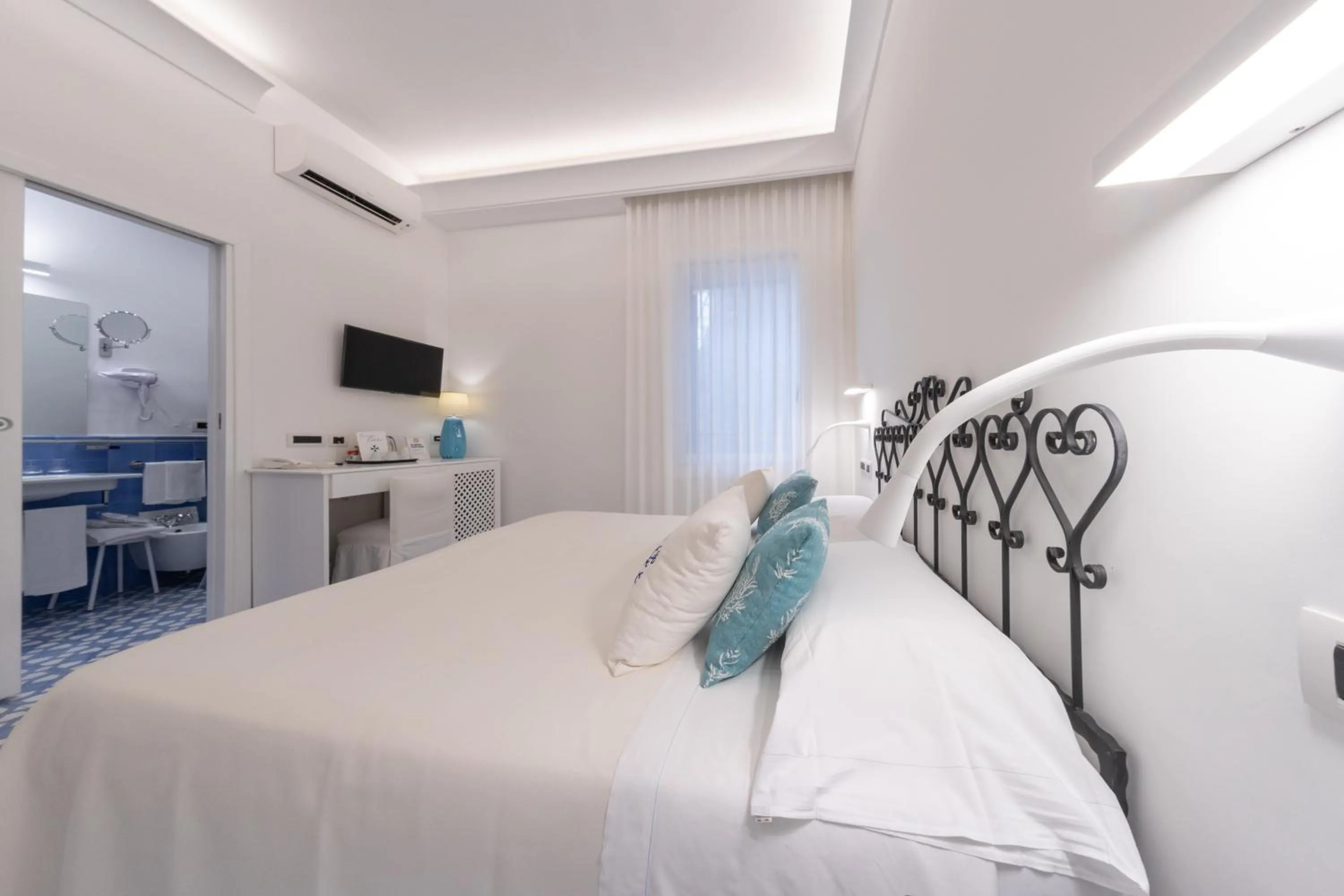 Bedroom, Bed in Hotel Aurora