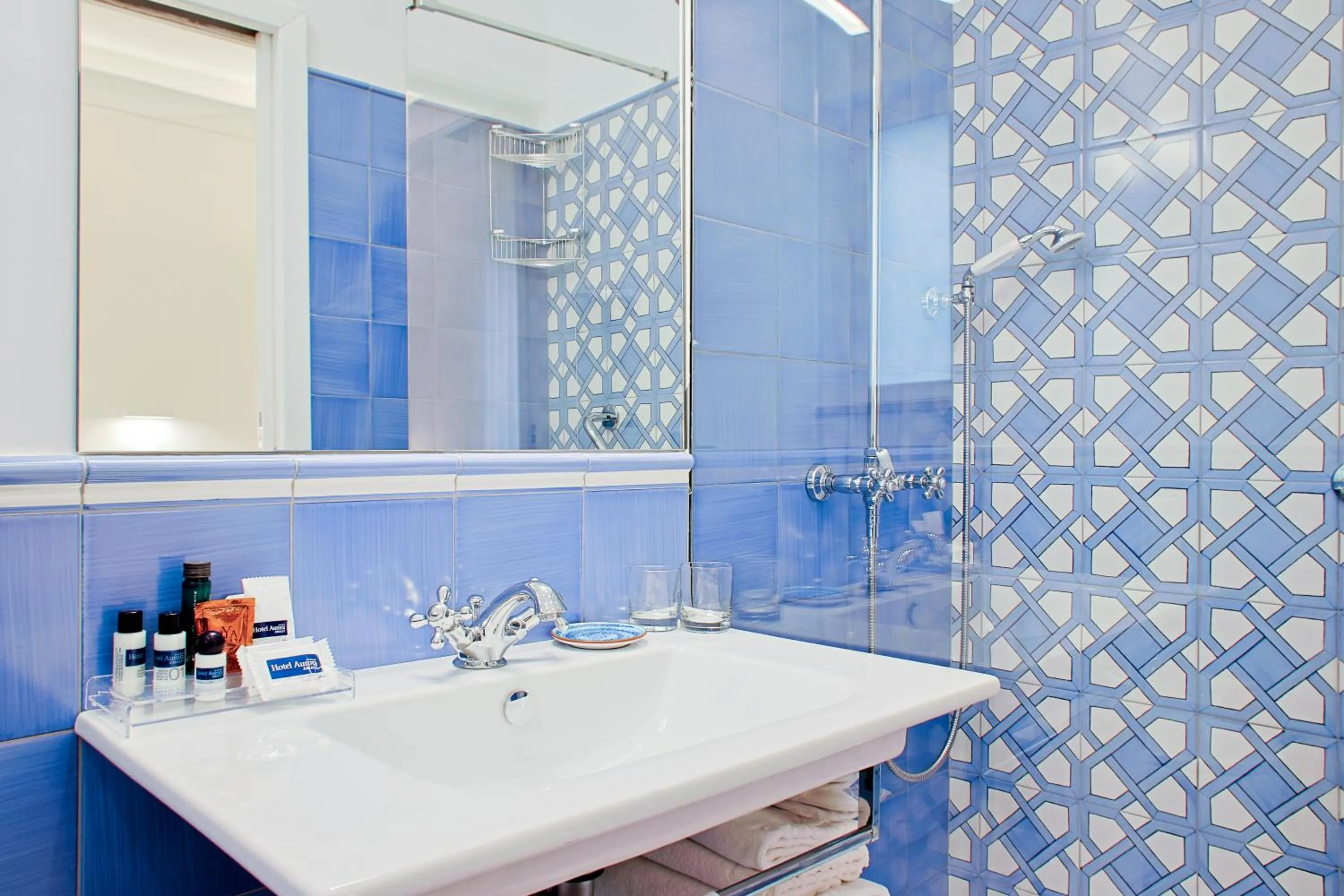 Bathroom in Hotel Aurora