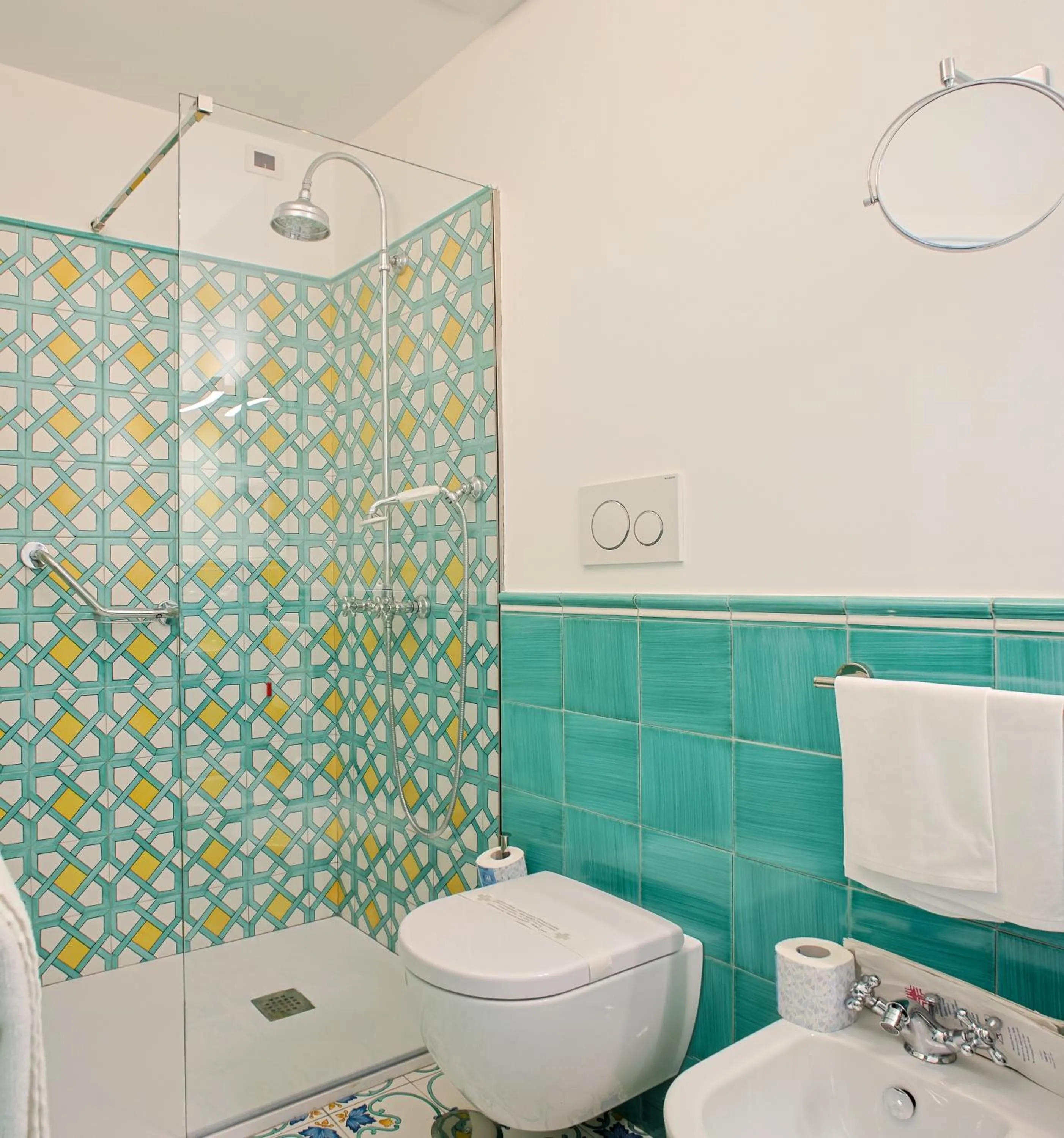 Shower in Hotel Aurora