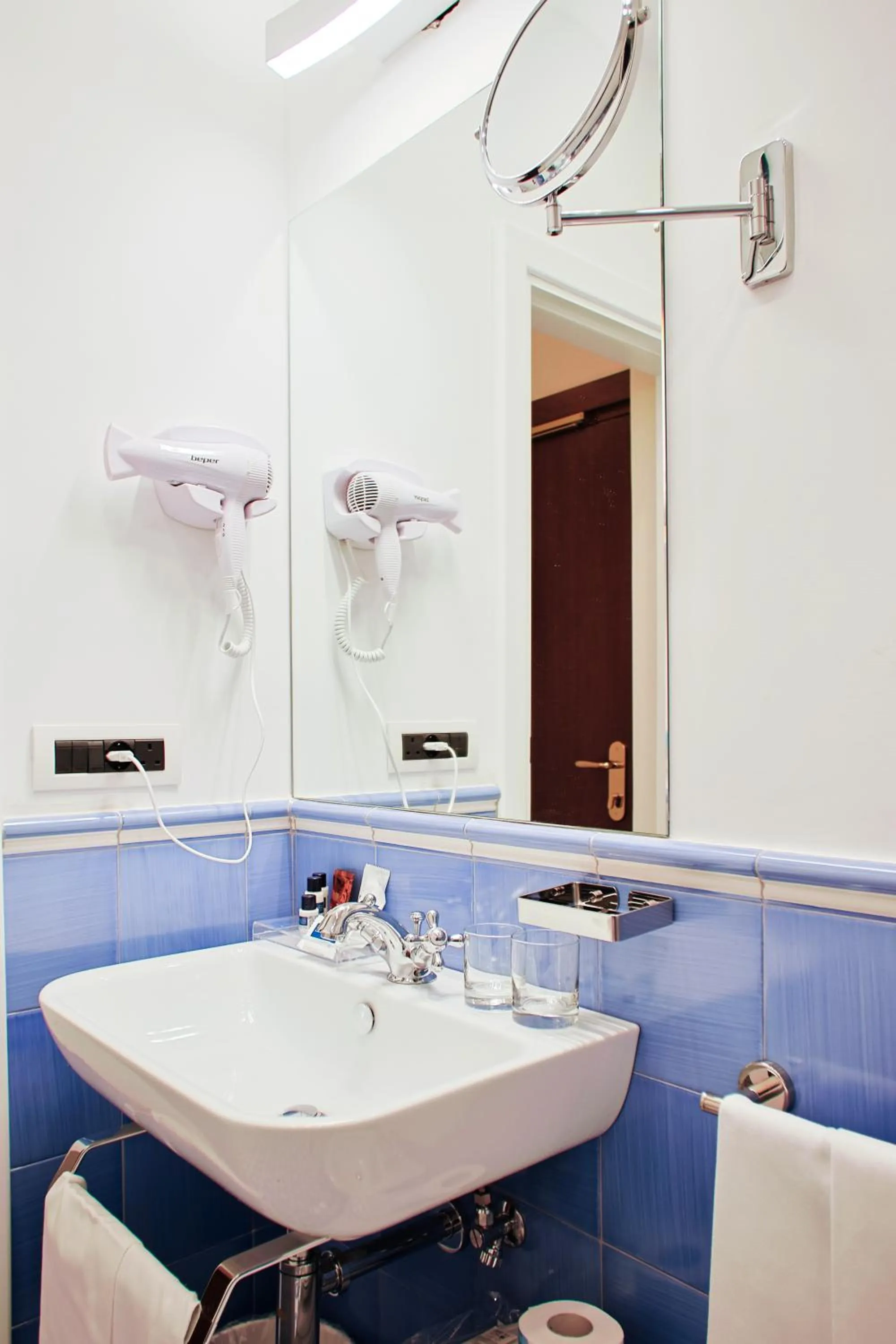 Bathroom in Hotel Aurora