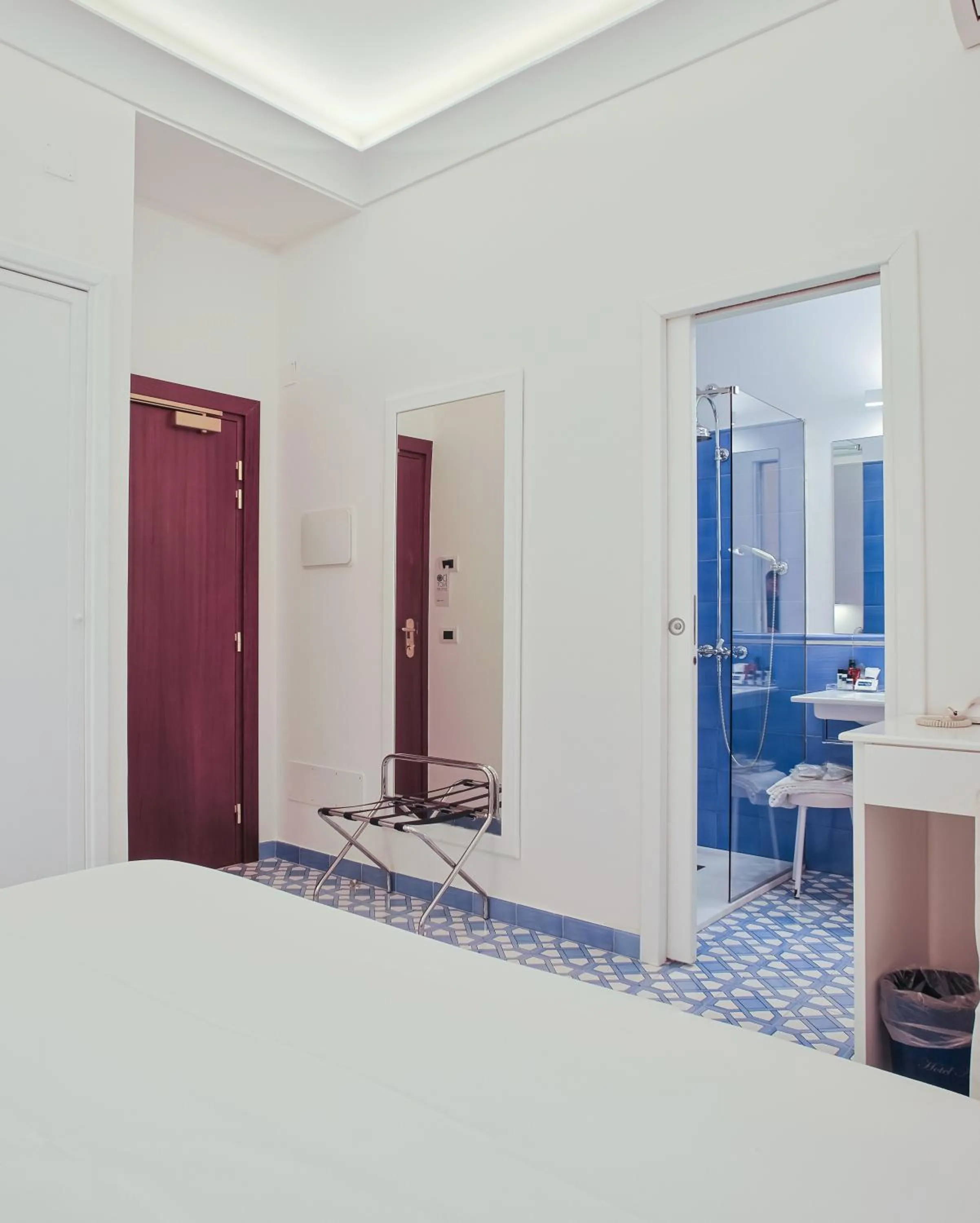 Photo of the whole room in Hotel Aurora