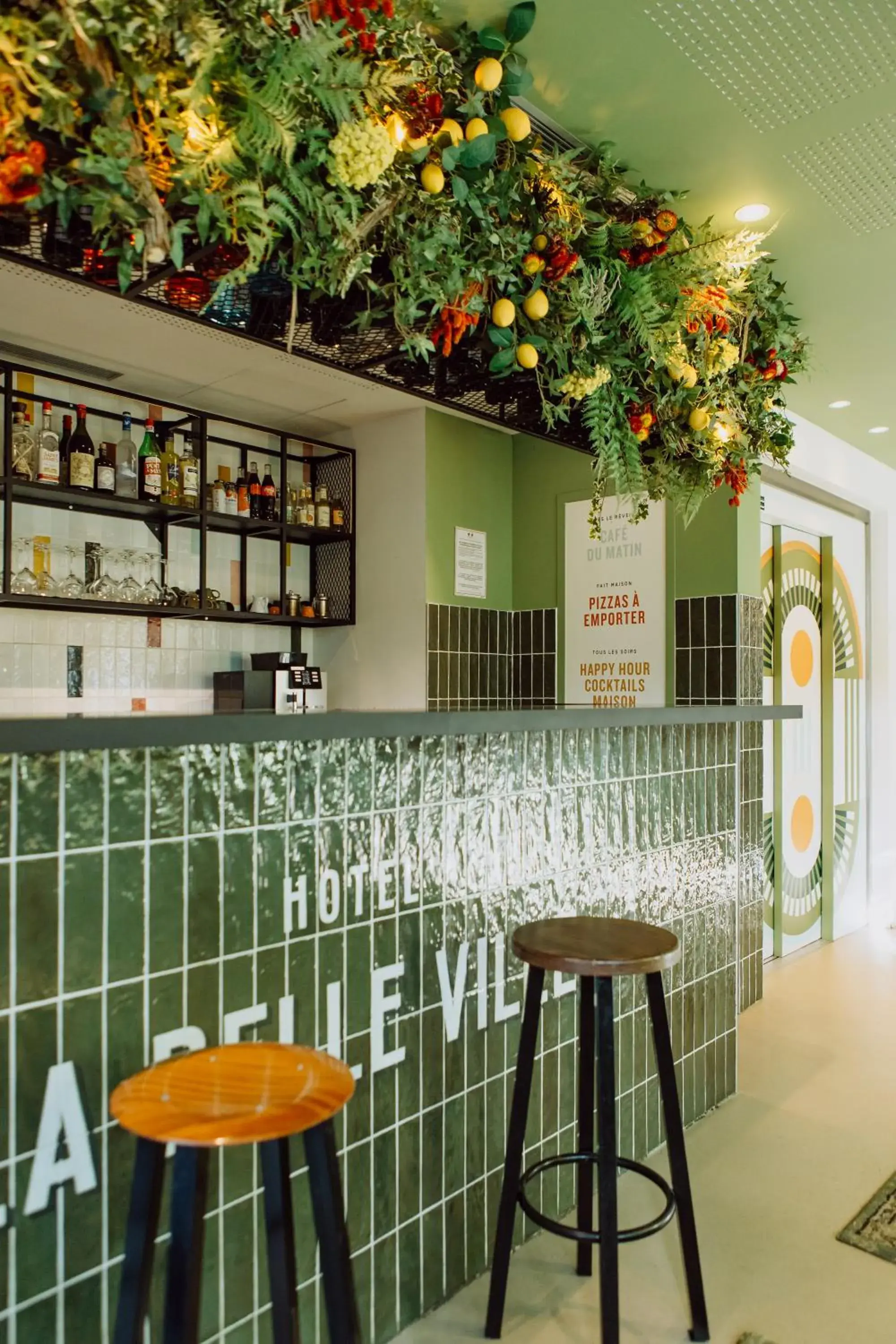 Lounge or bar in La Belle Ville Lounge or bar in La Belle Ville