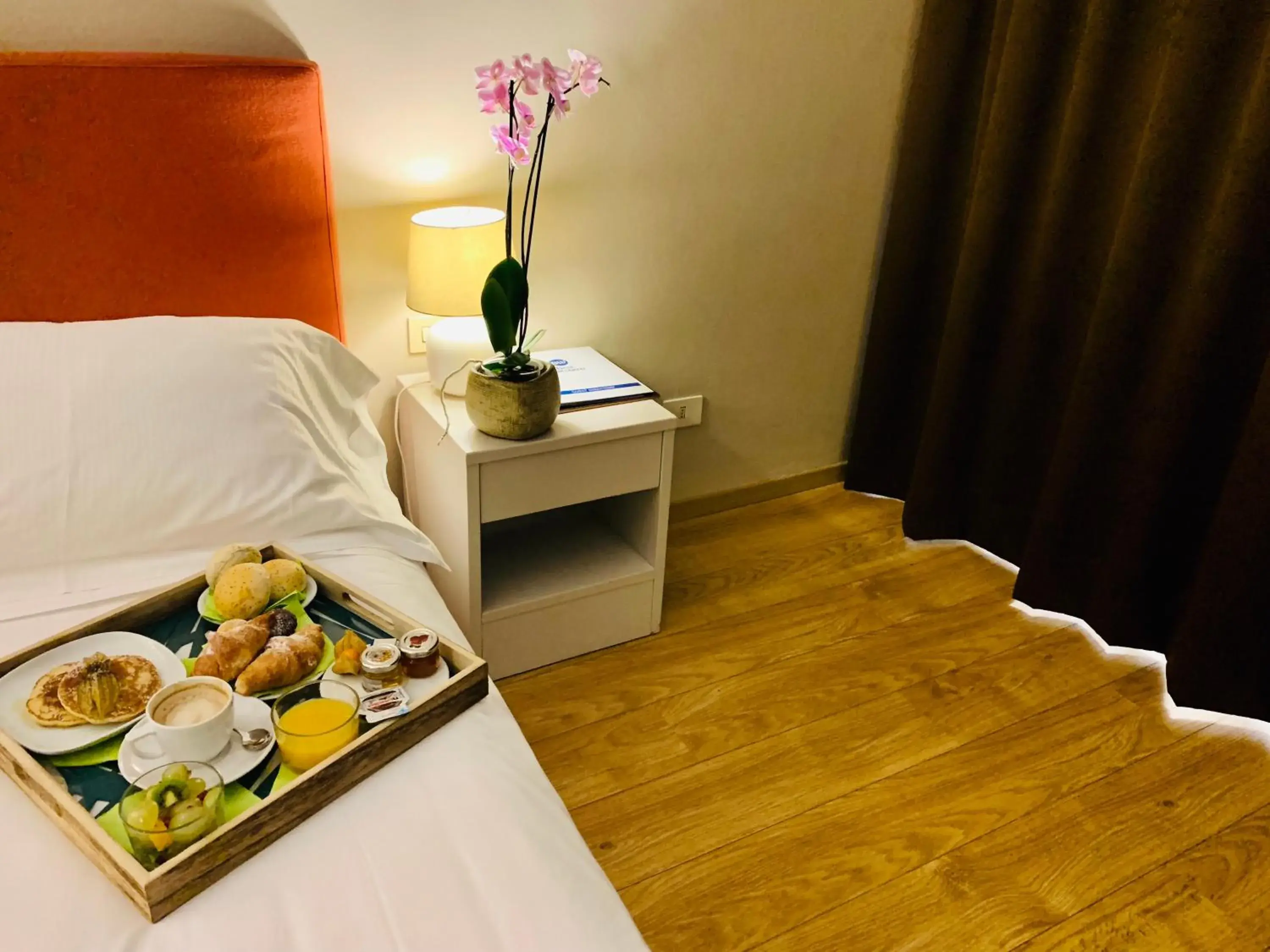 Breakfast, Bed in Hotel Blaise & Francis Breakfast, Bed in Hotel Blaise & Francis