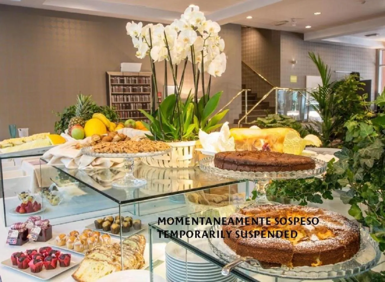 Restaurant/places to eat in Hotel Blaise & Francis