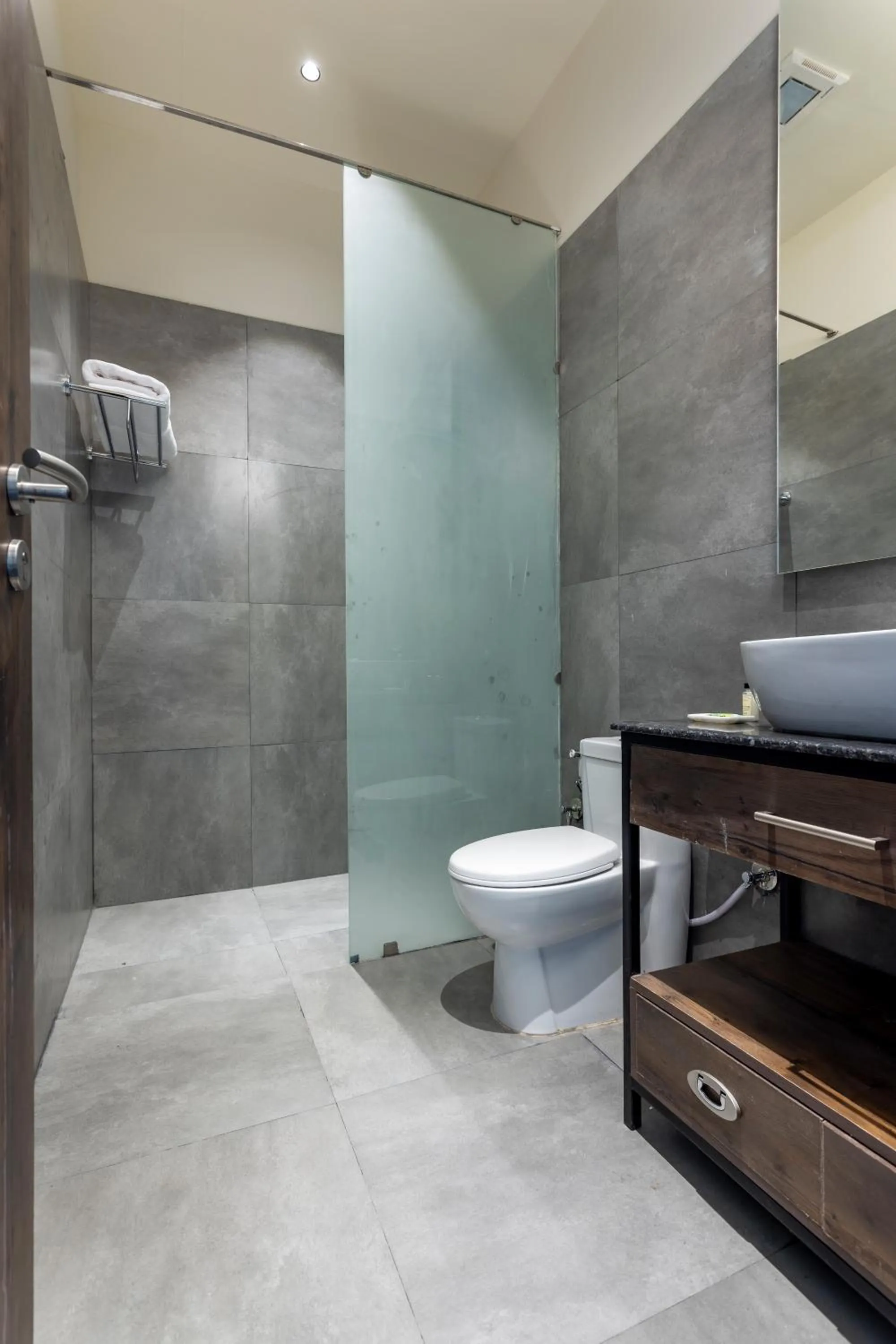 Bathroom in juSTa Rasa Retreat & Spa Rishikesh