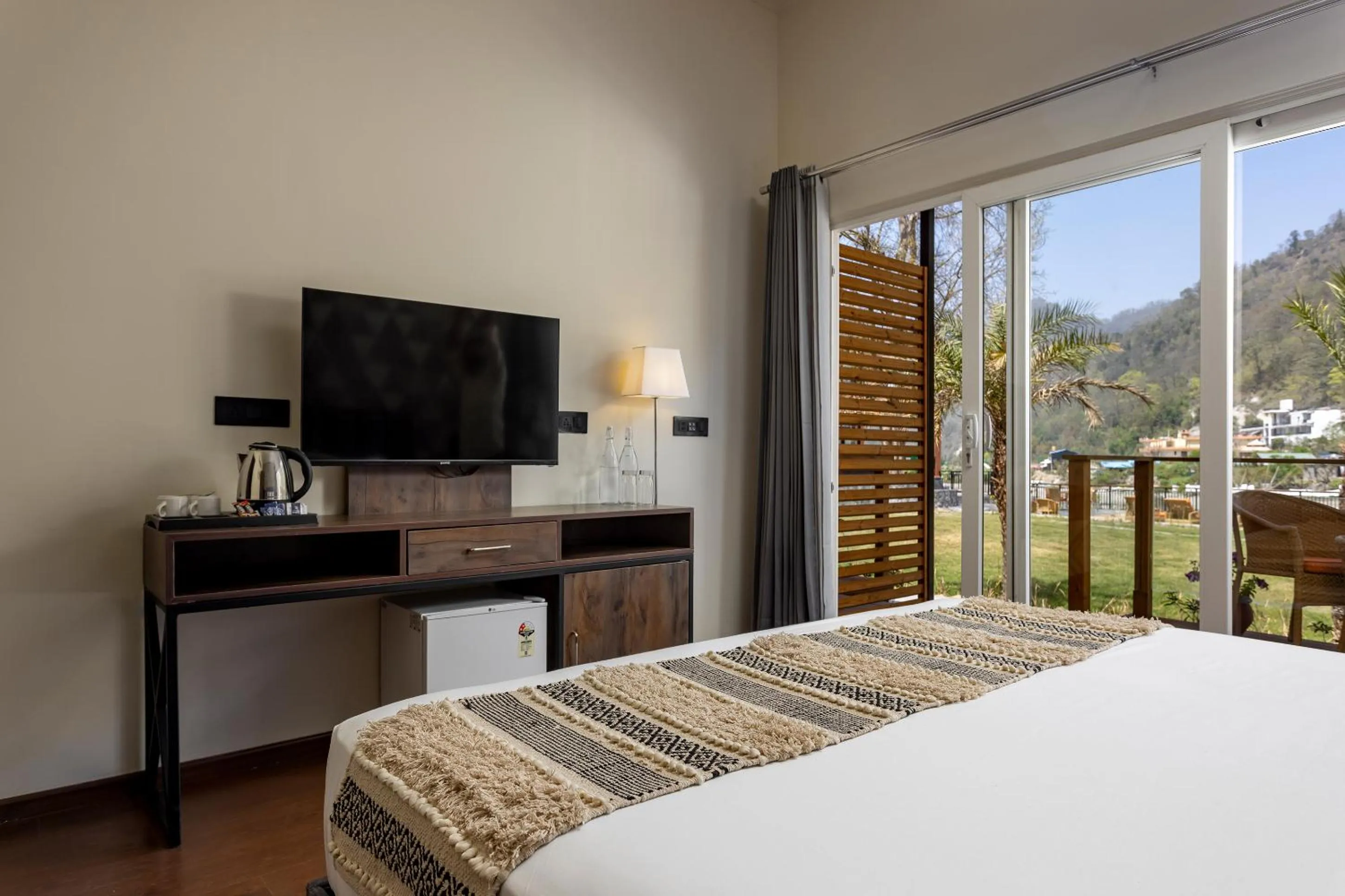 Bed in juSTa Rasa Retreat & Spa Rishikesh