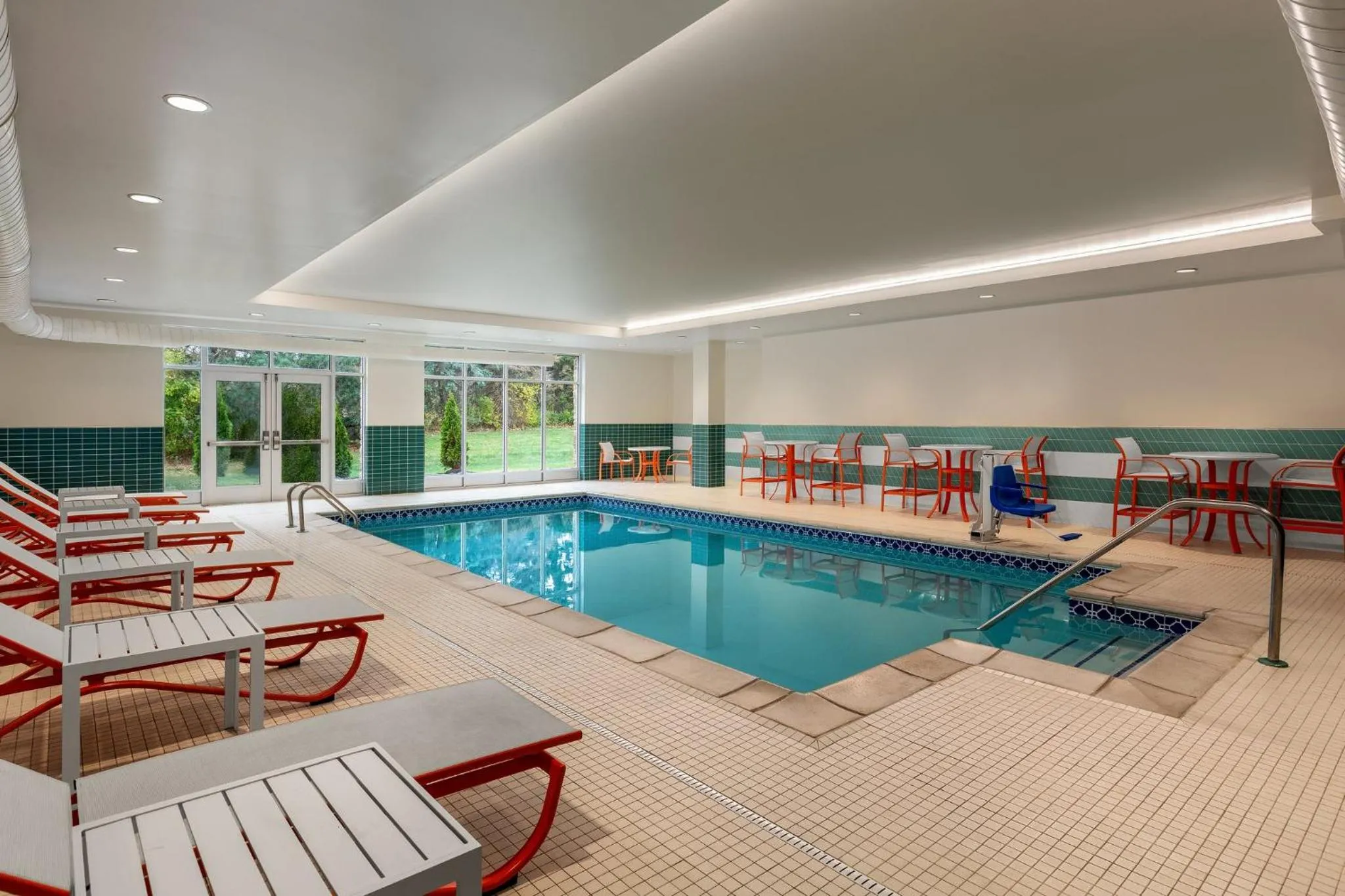 Swimming pool in Holiday Inn & Suites Detroit - Troy by IHG