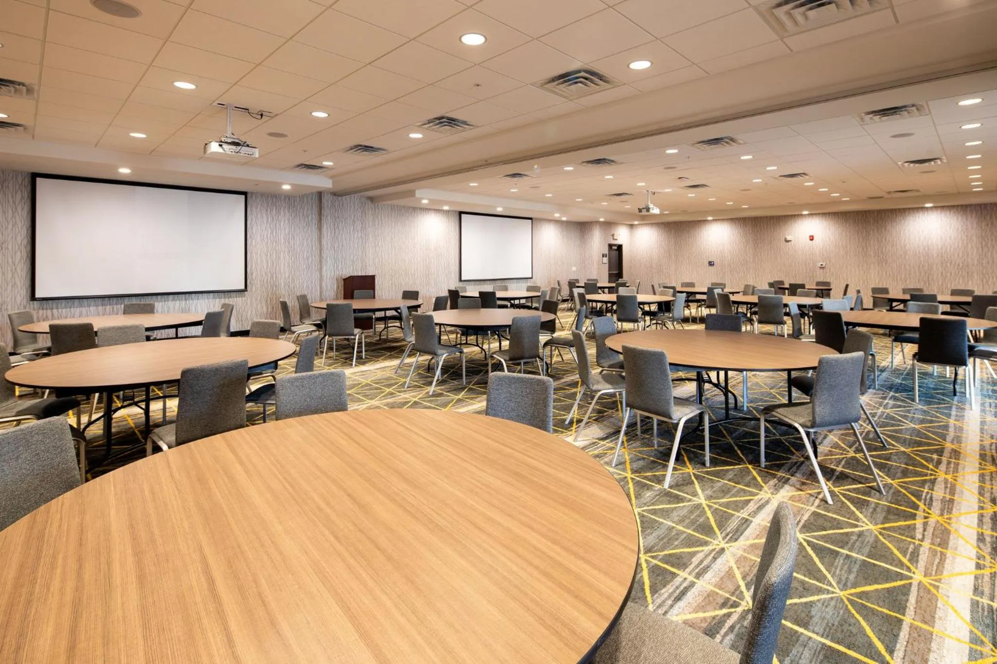 Meeting/conference room in Holiday Inn & Suites Detroit - Troy by IHG