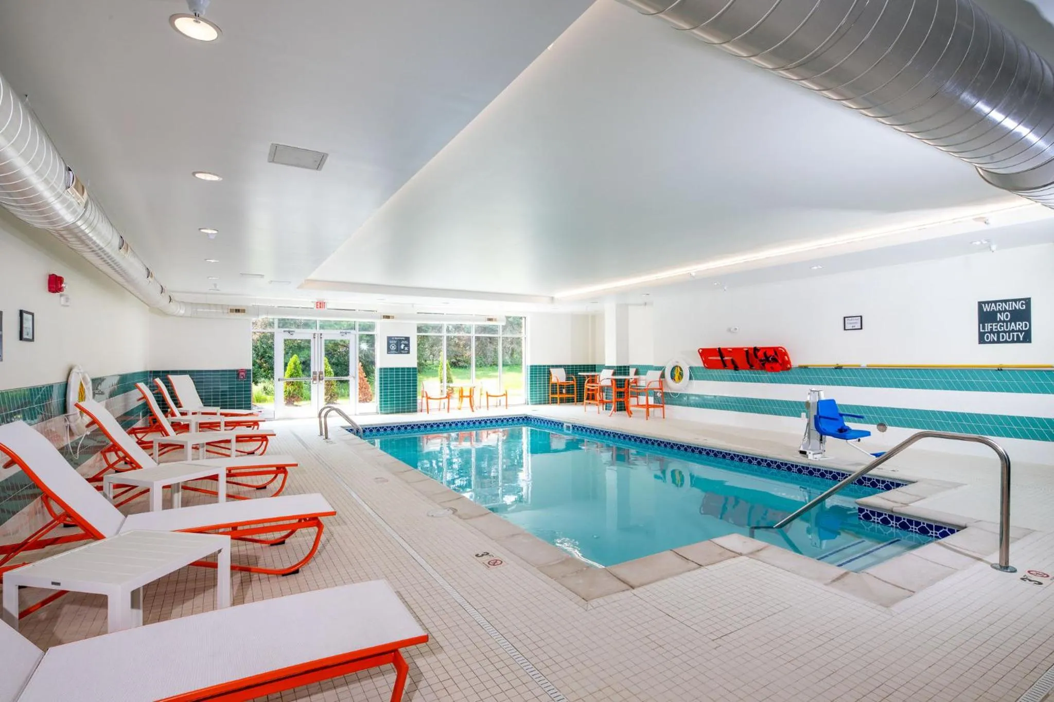 Swimming pool in Holiday Inn & Suites Detroit - Troy by IHG