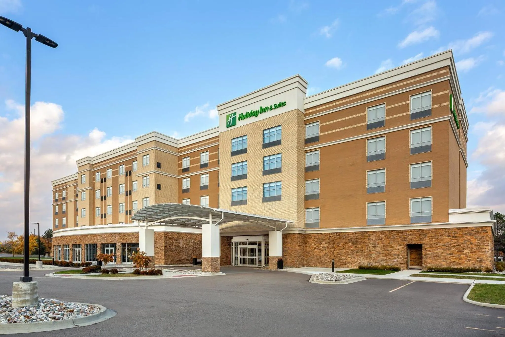 Property building in Holiday Inn & Suites Detroit - Troy by IHG