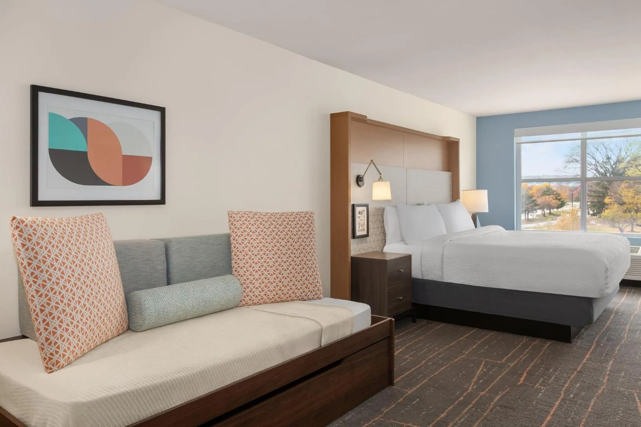 Photo of the whole room, Bed in Holiday Inn & Suites Detroit - Troy by IHG