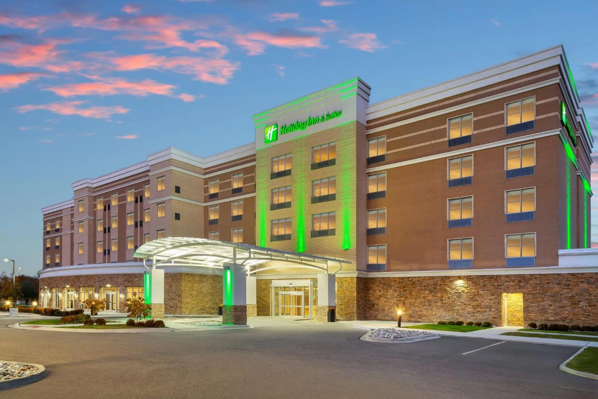 Property building in Holiday Inn & Suites Detroit - Troy by IHG