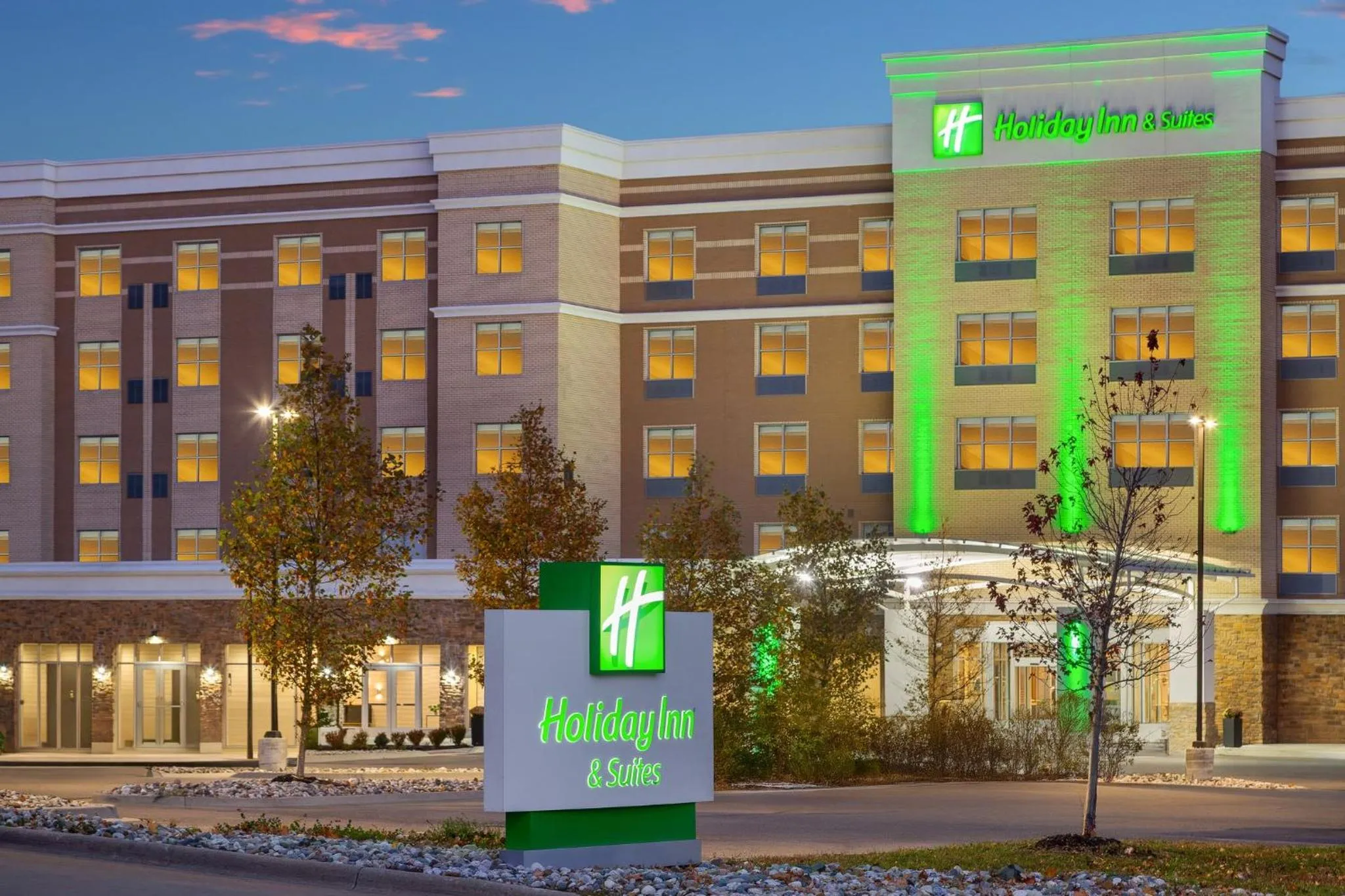 Property building in Holiday Inn & Suites Detroit - Troy by IHG
