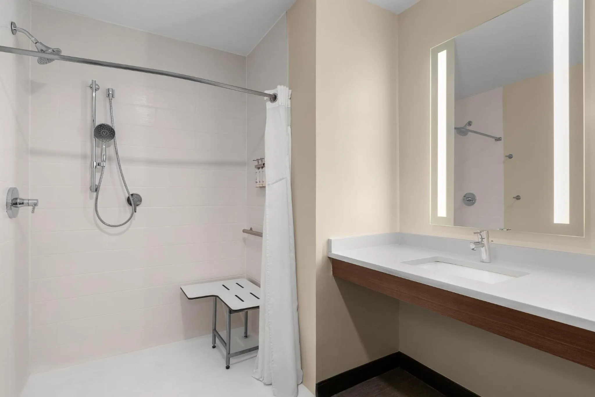 Photo of the whole room in Holiday Inn & Suites Detroit - Troy by IHG