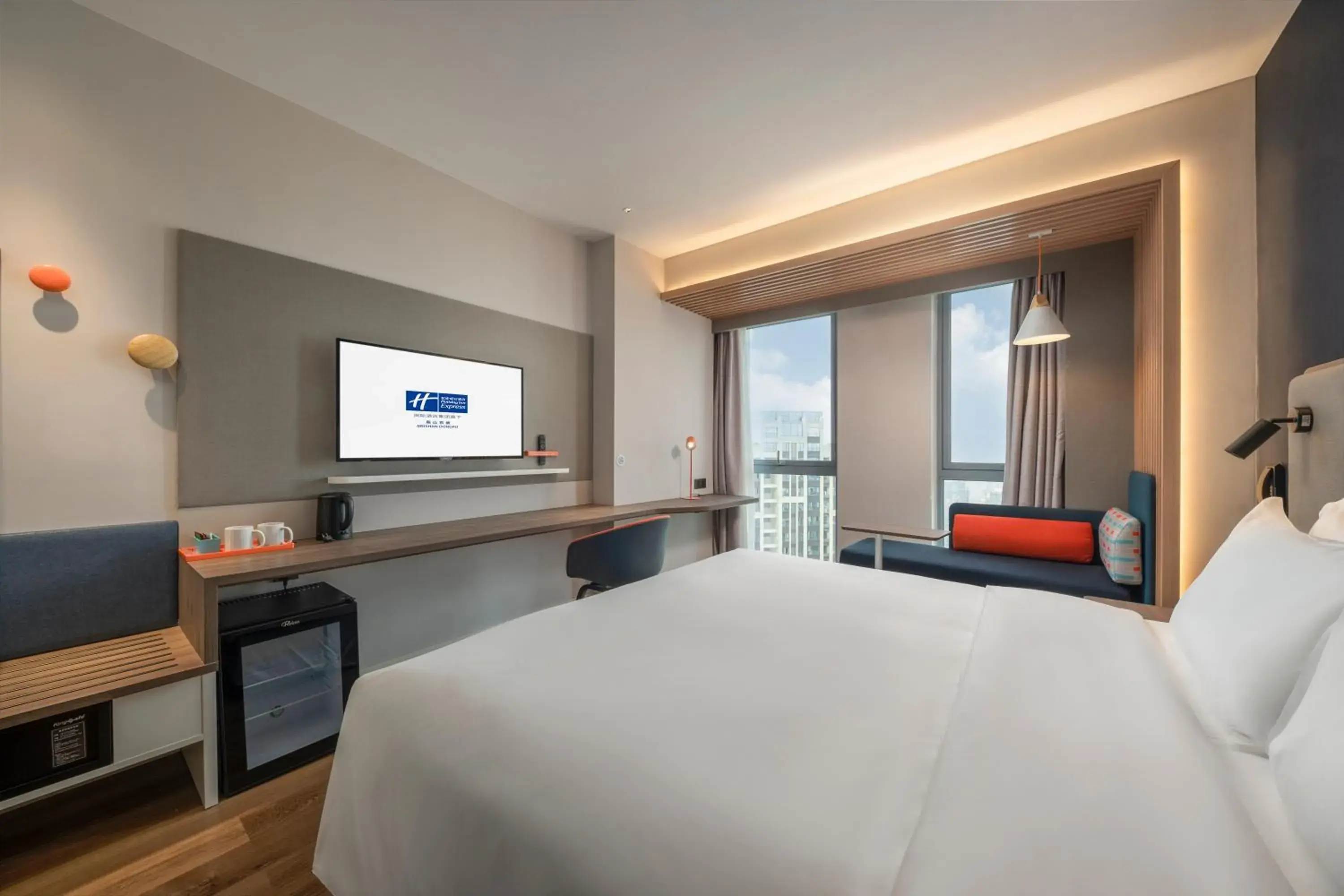 Photo of the whole room, Bed in Holiday Inn Express Meishan Dongpo by IHG Photo of the whole room, Bed in Holiday Inn Express Meishan Dongpo by IHG