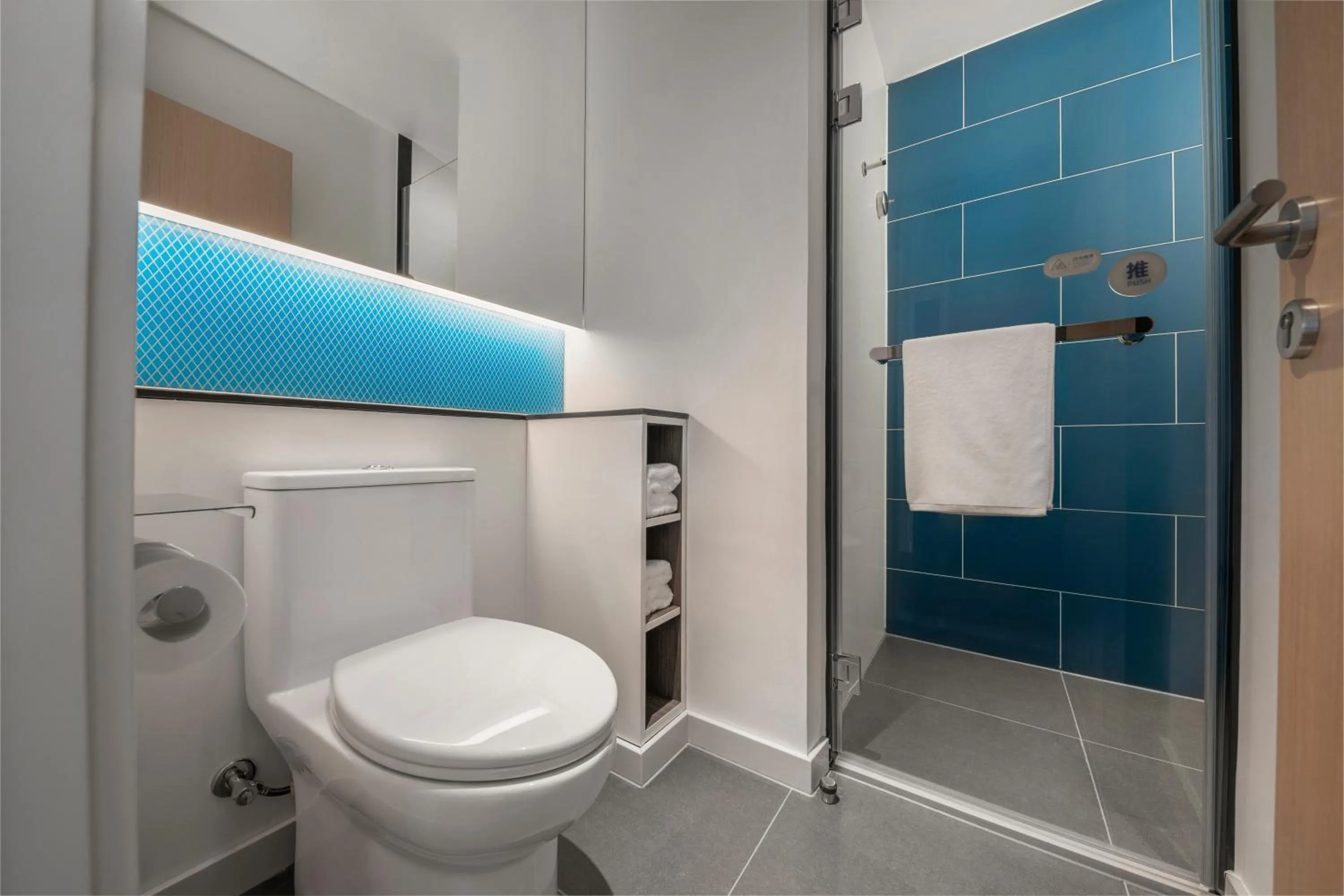 Toilet in Holiday Inn Express Meishan Dongpo by IHG