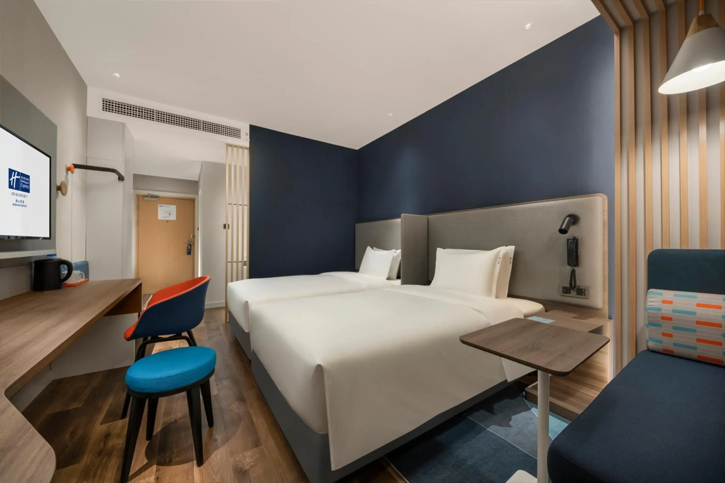 Photo of the whole room, Bed in Holiday Inn Express Meishan Dongpo by IHG Photo of the whole room, Bed in Holiday Inn Express Meishan Dongpo by IHG