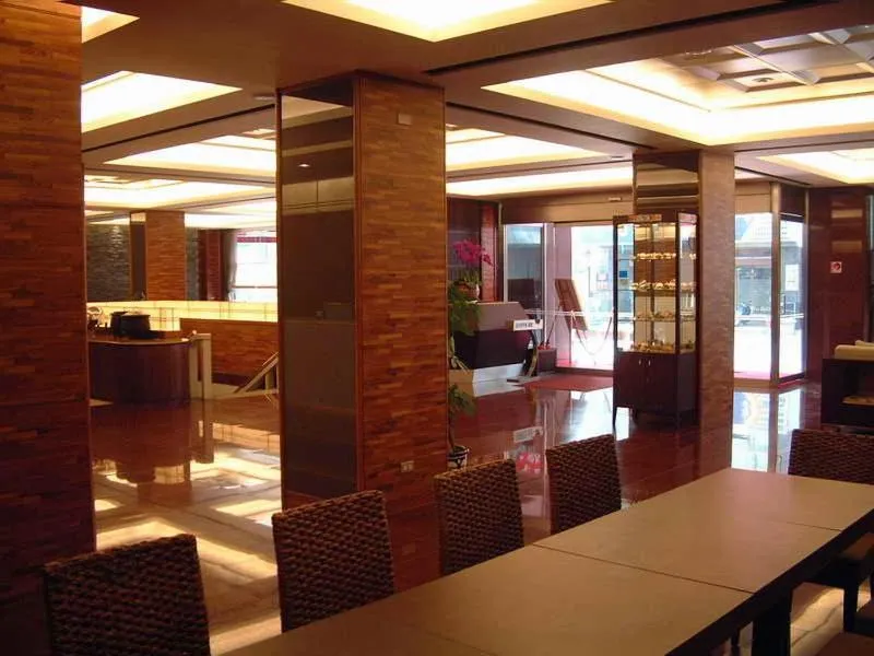 Lobby or reception, Restaurant/Places to Eat in The Premier Hotel