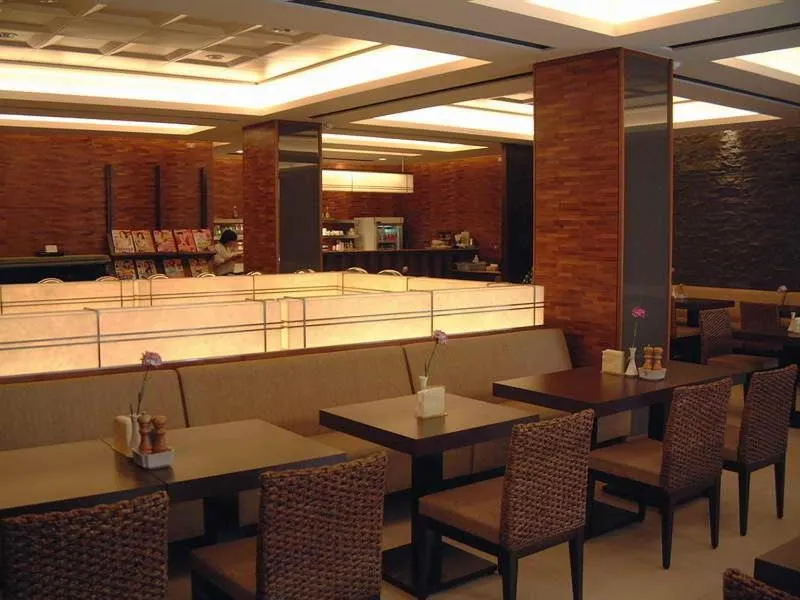 Restaurant/Places to Eat in The Premier Hotel