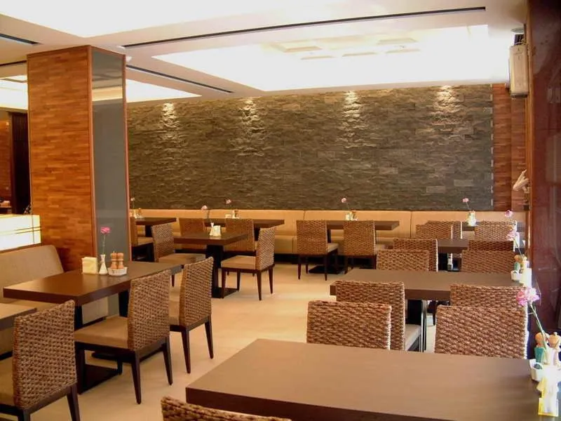 Restaurant/Places to Eat in The Premier Hotel