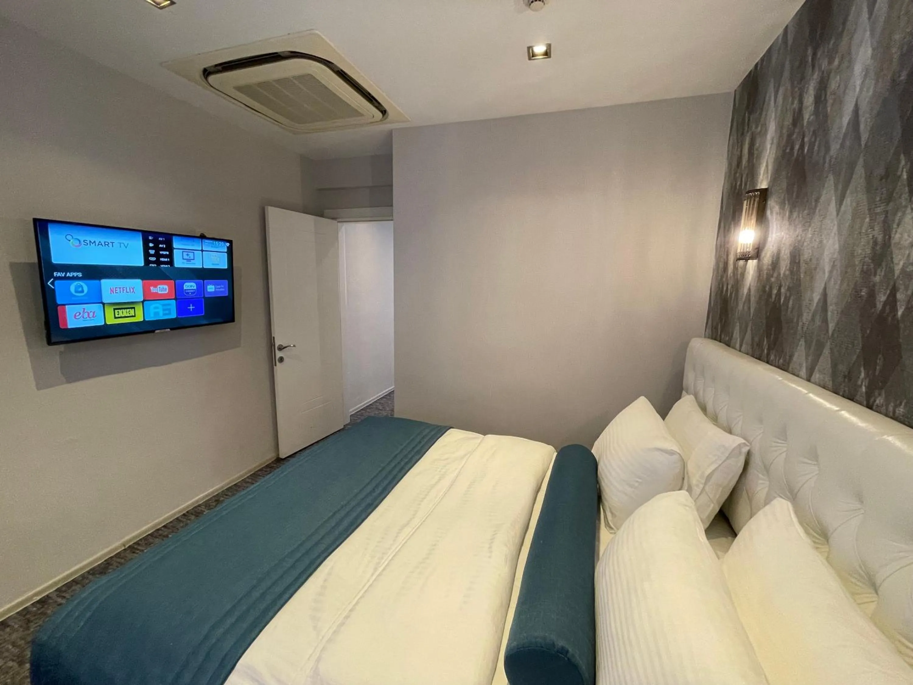 Photo of the whole room, Bed in Weingart Seaside Hotel