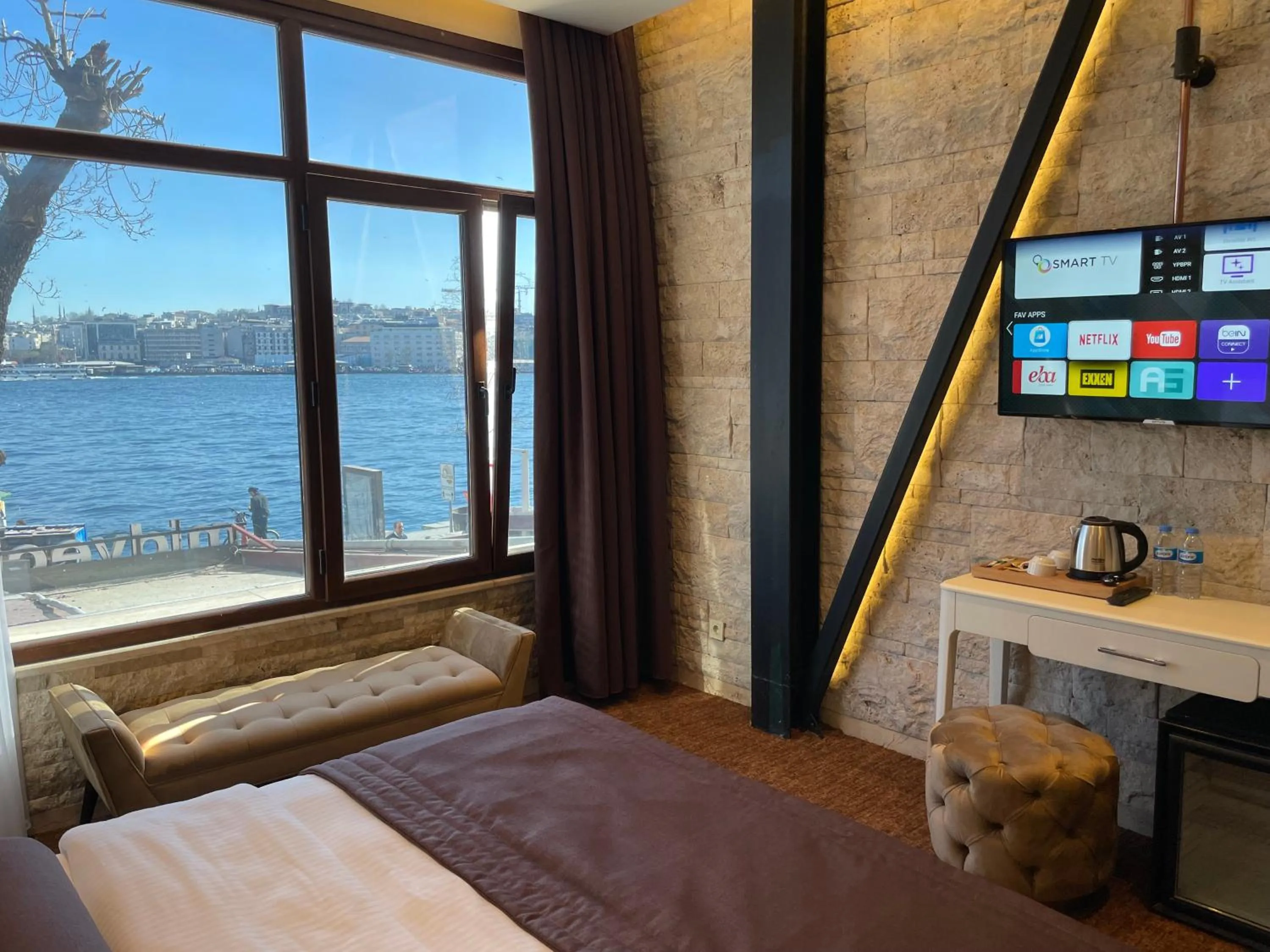 Communal lounge/ TV room, Bed in Weingart Seaside Hotel