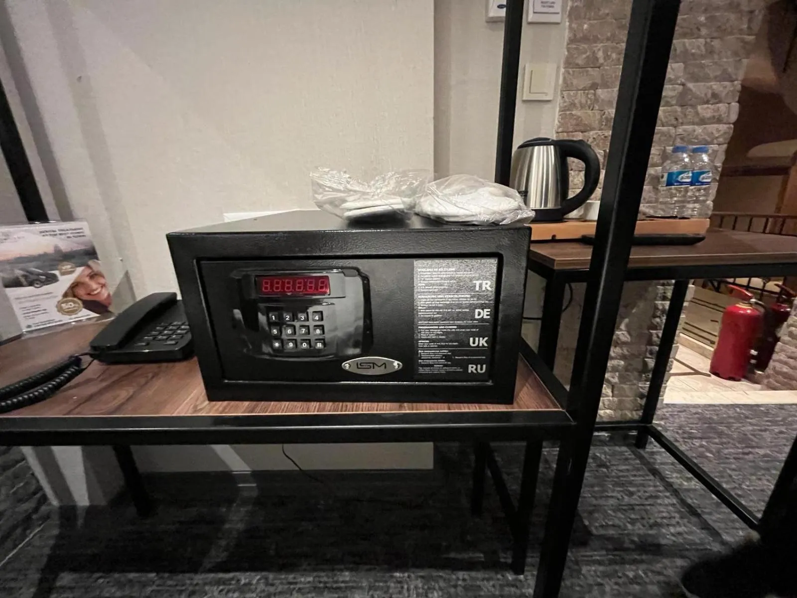 Coffee/tea facilities in Weingart Seaside Hotel