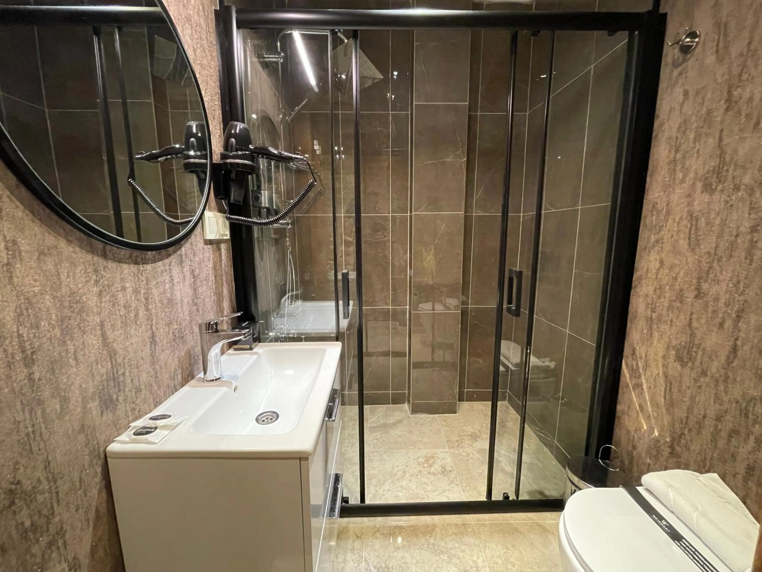 Shower in Weingart Seaside Hotel