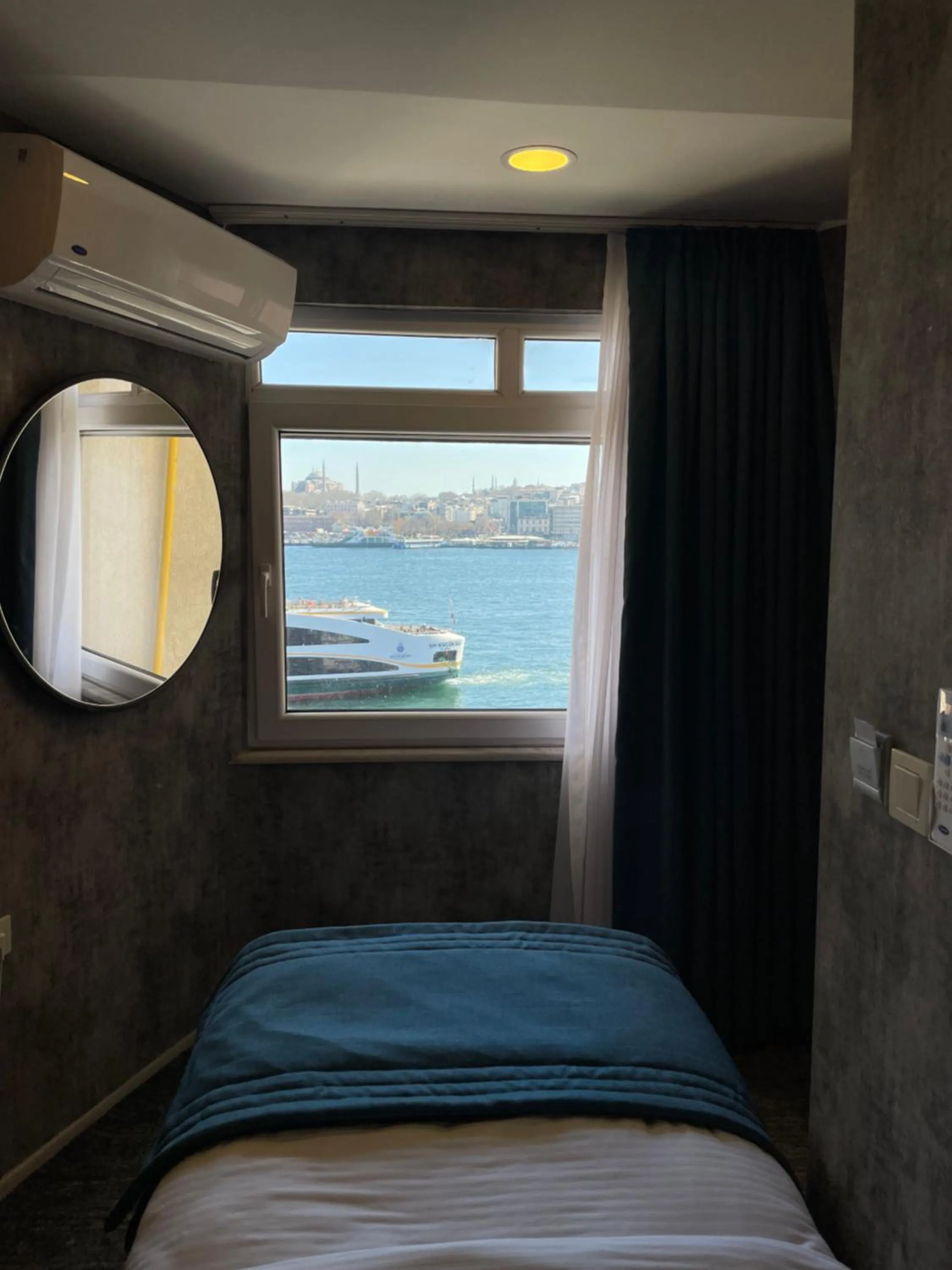 TV and multimedia, Bed in Weingart Seaside Hotel