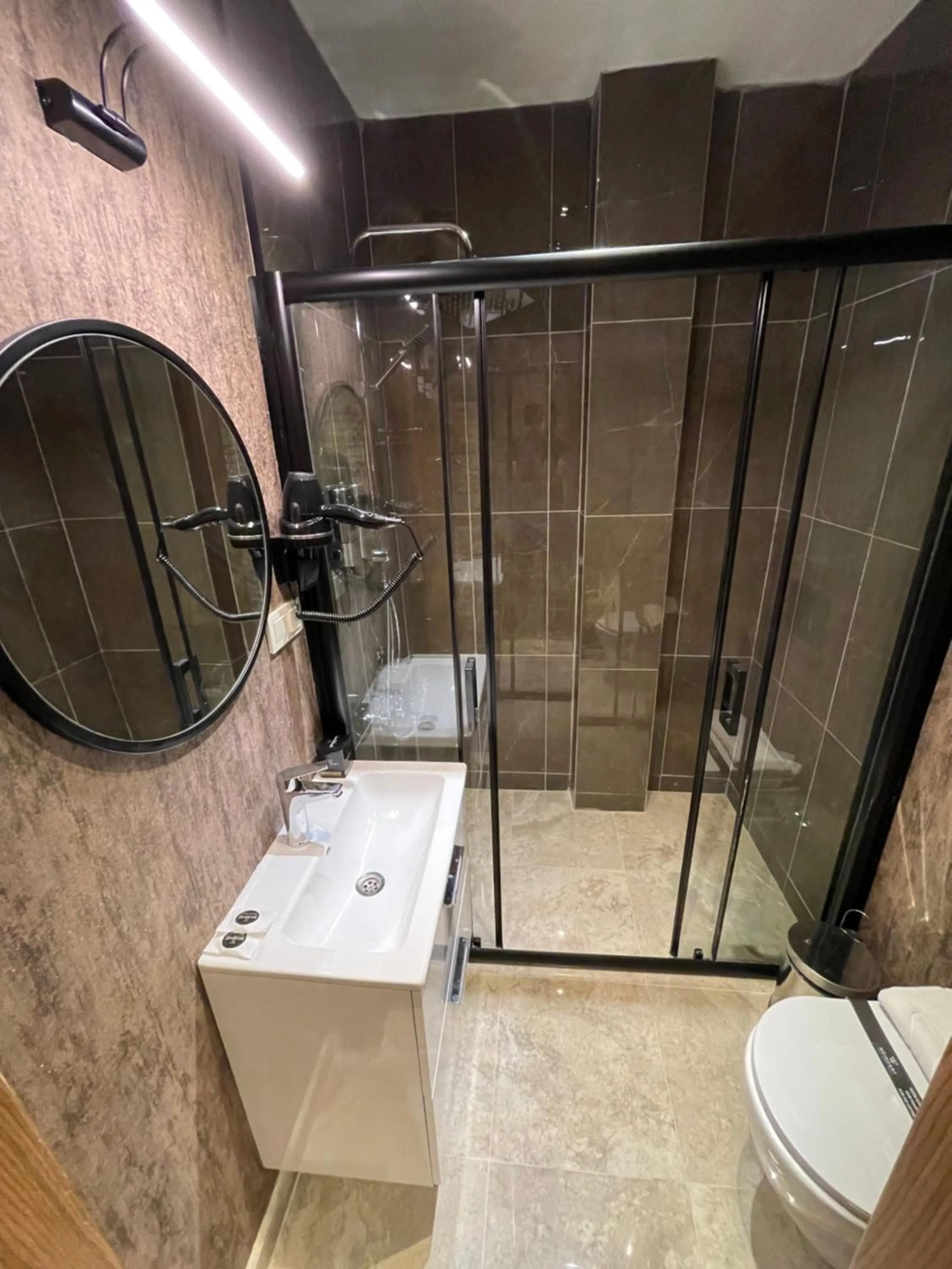 Shower in Weingart Seaside Hotel