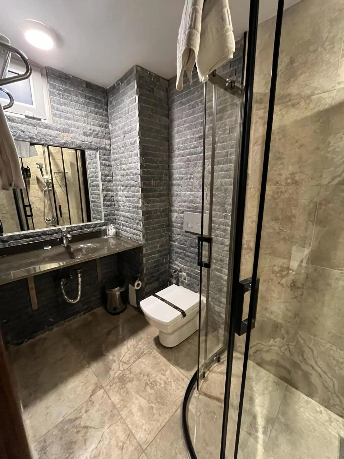 Shower in Weingart Seaside Hotel