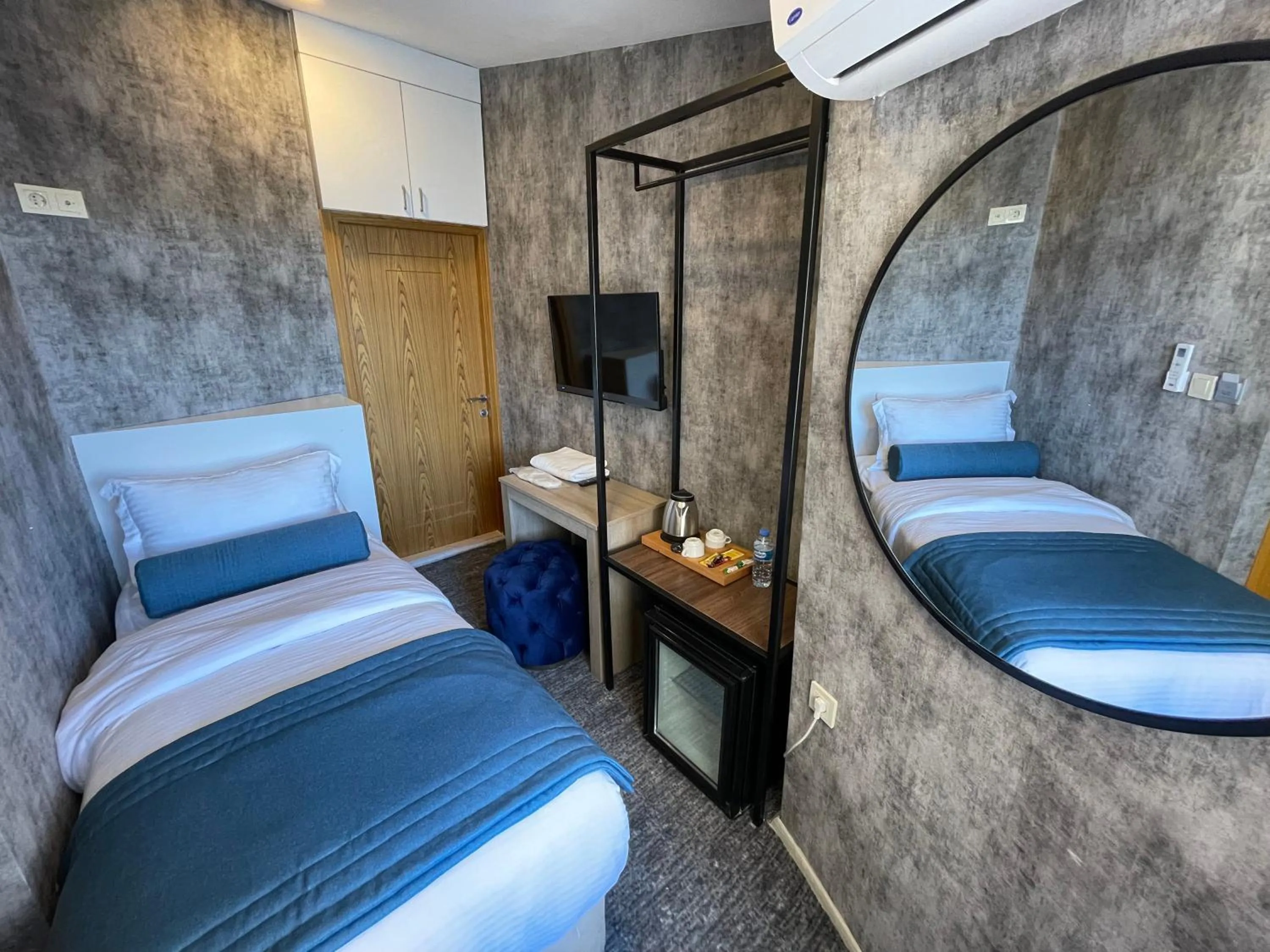 Bathroom, Bed in Weingart Seaside Hotel