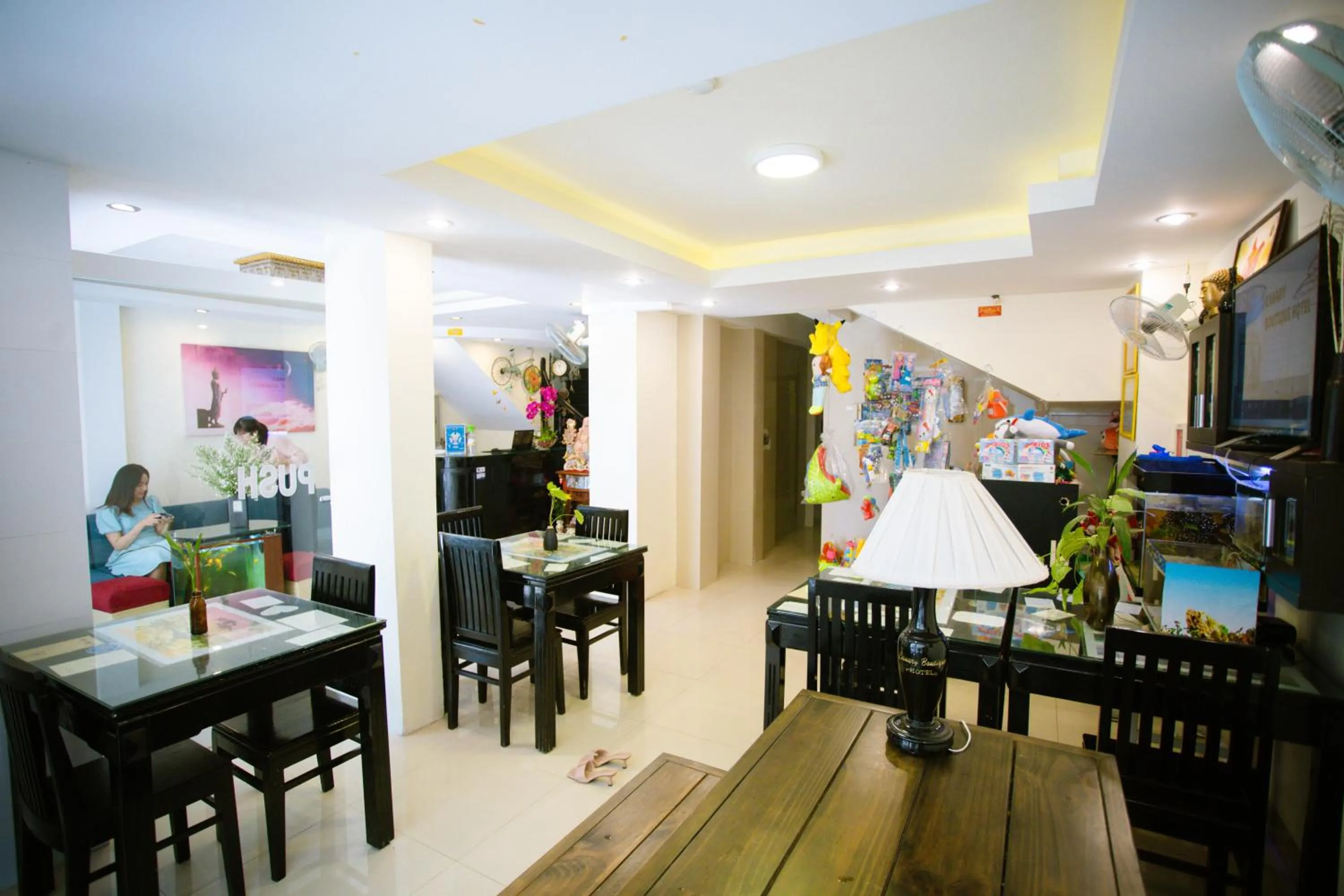 Restaurant/places to eat in Canary Boutique Hotel