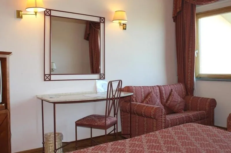 Seating area in Hotel Semifonte