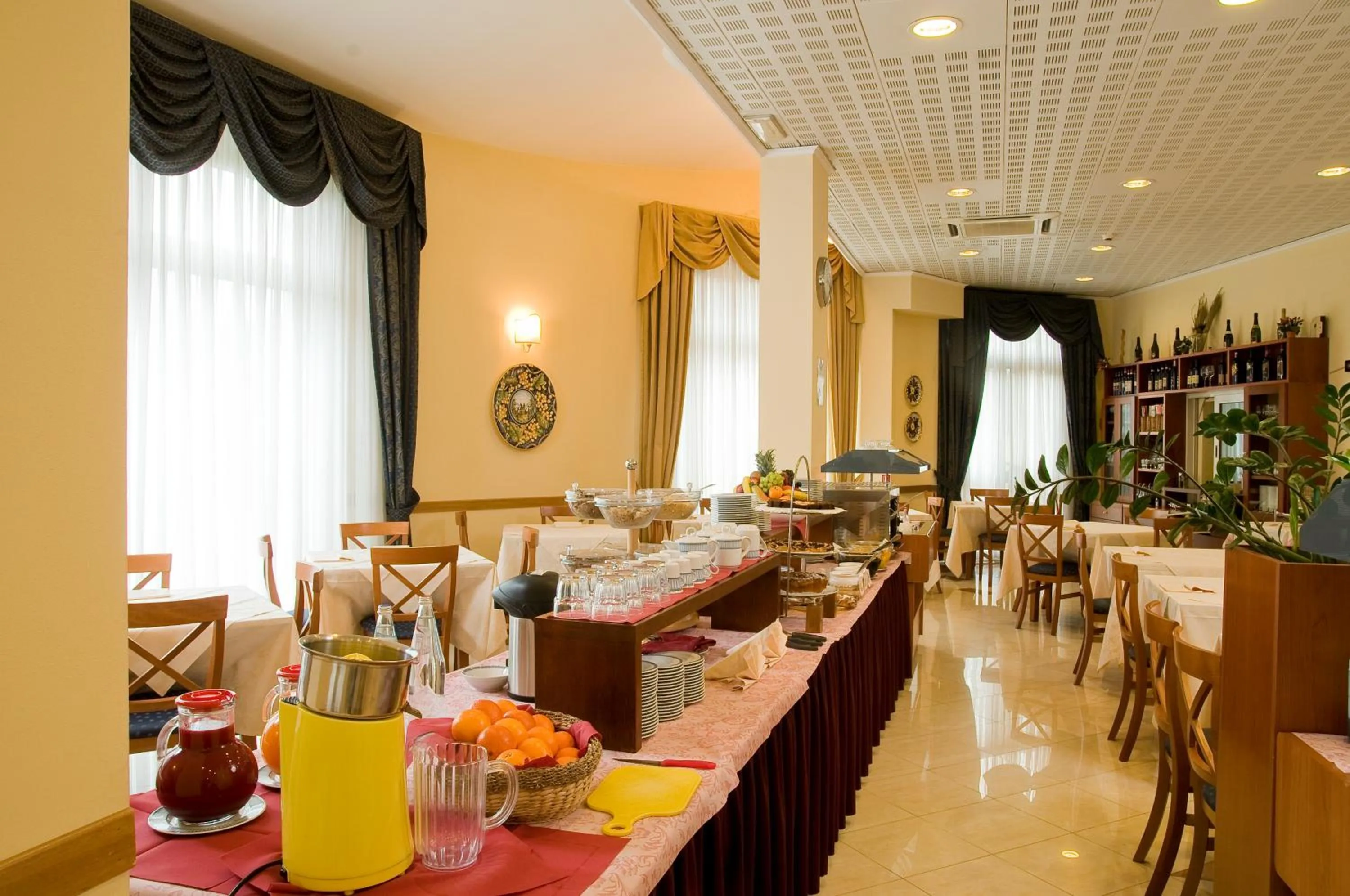 Restaurant/places to eat in Hotel Semifonte