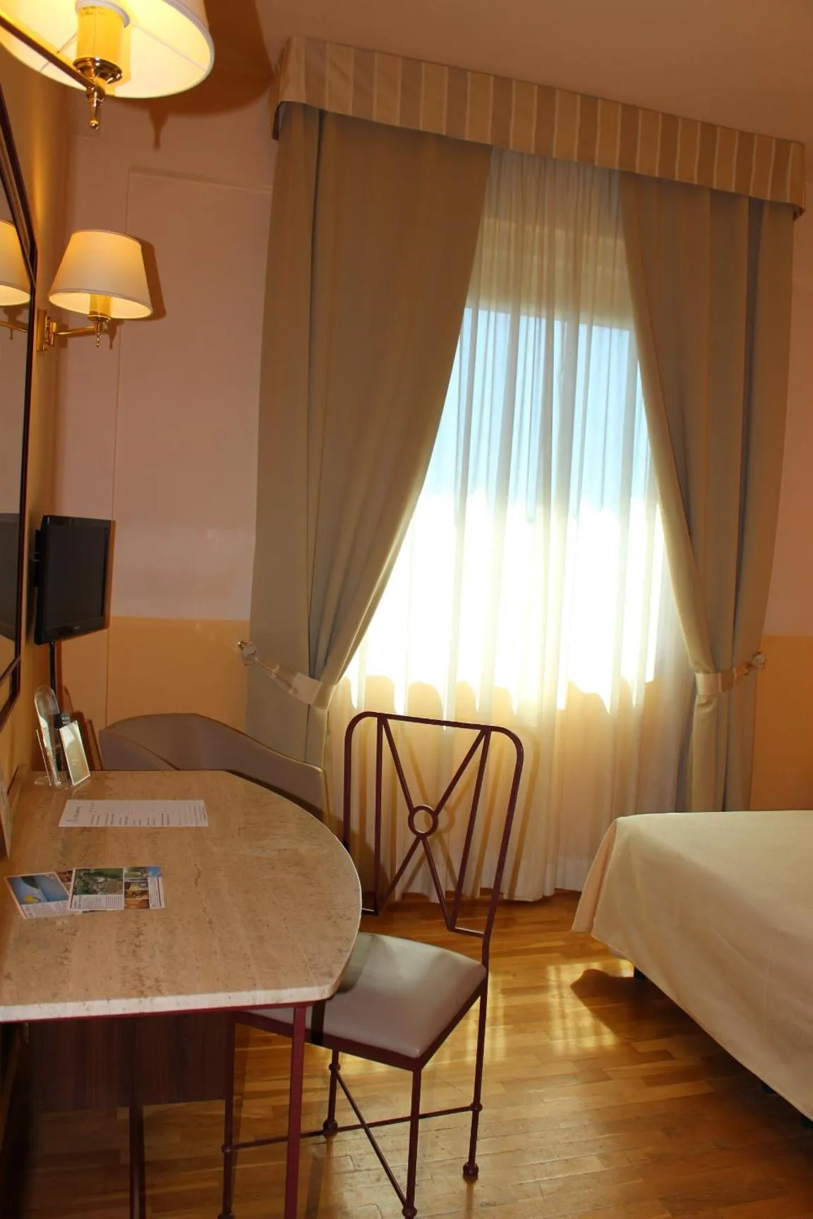 TV and multimedia, Bed in Hotel Semifonte