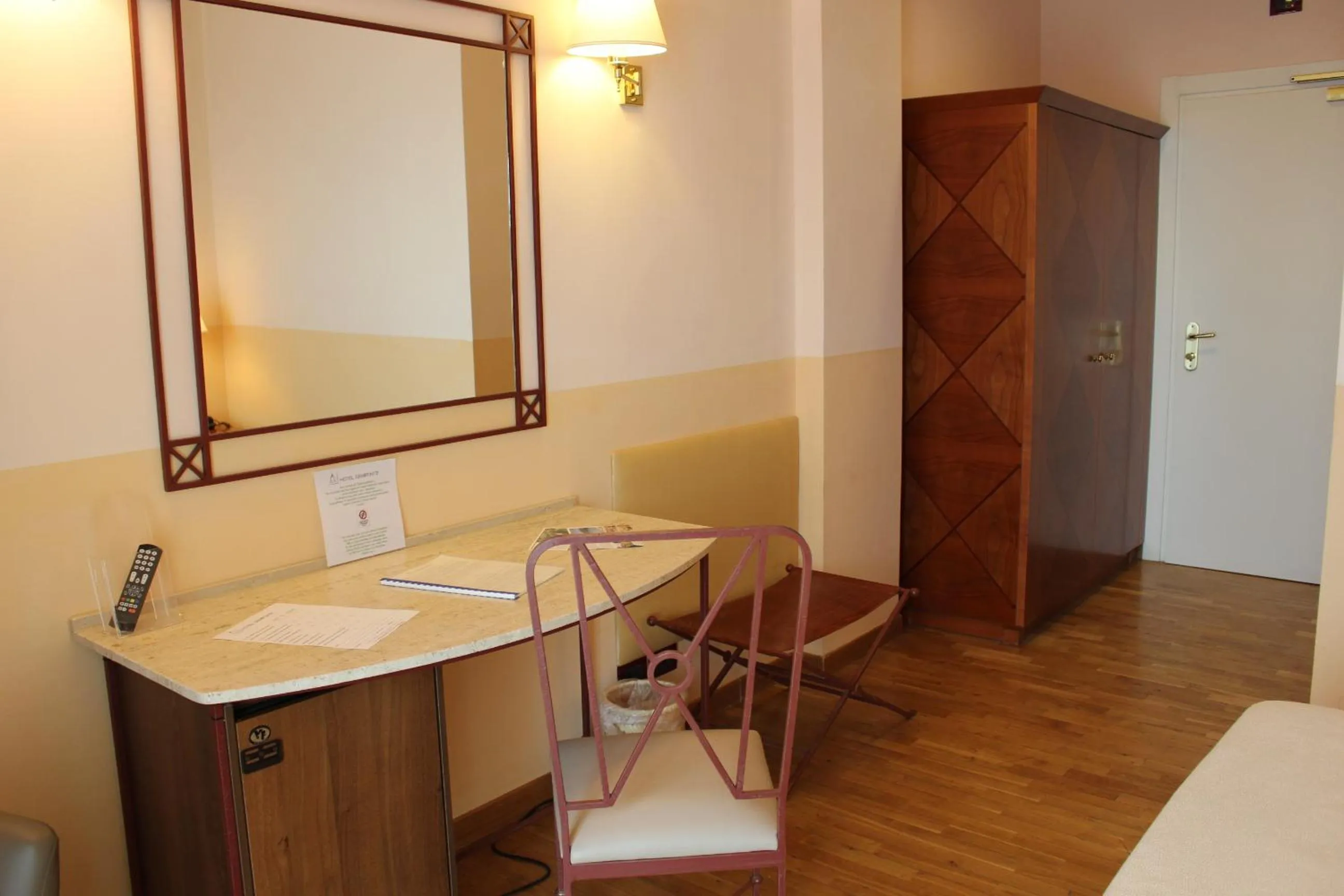 Photo of the whole room, Bed in Hotel Semifonte