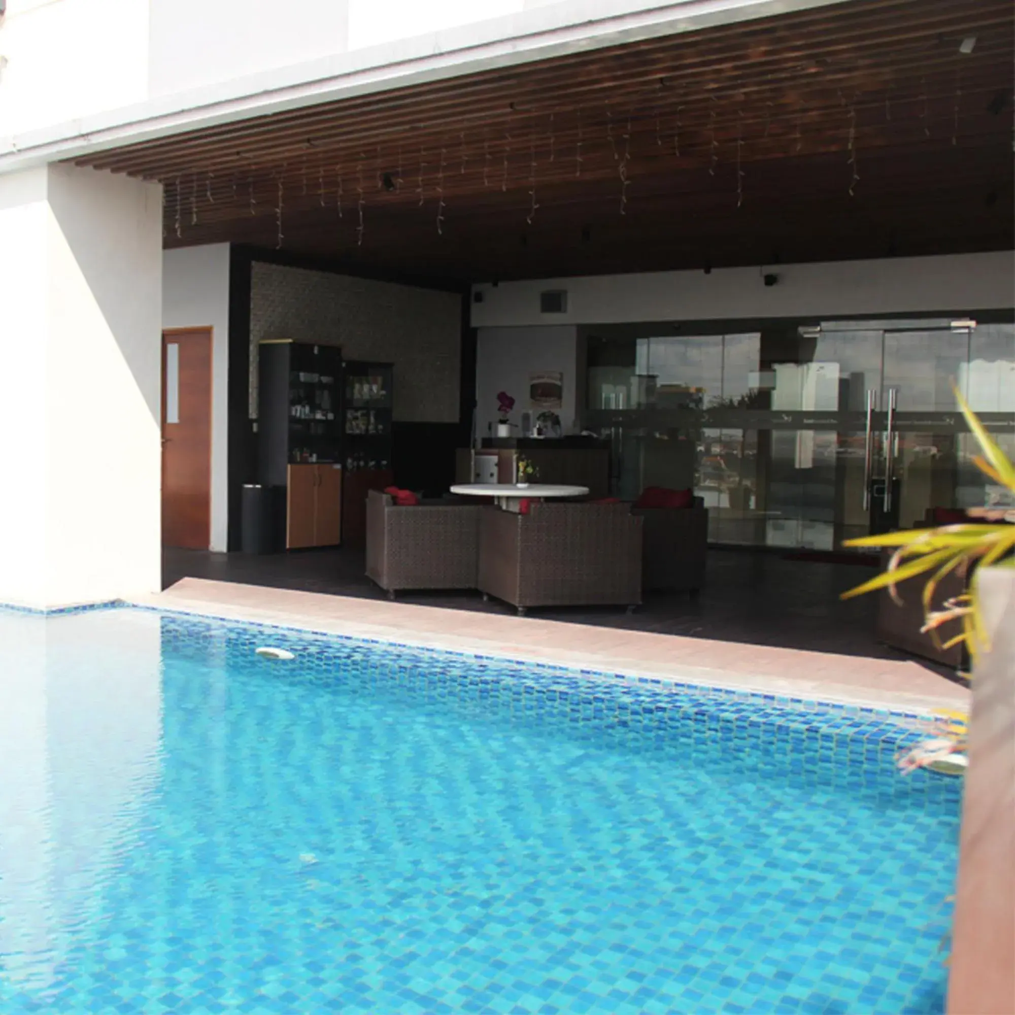 Lounge or bar in Swiss-Belinn Manyar Lounge or bar in Swiss-Belinn Manyar