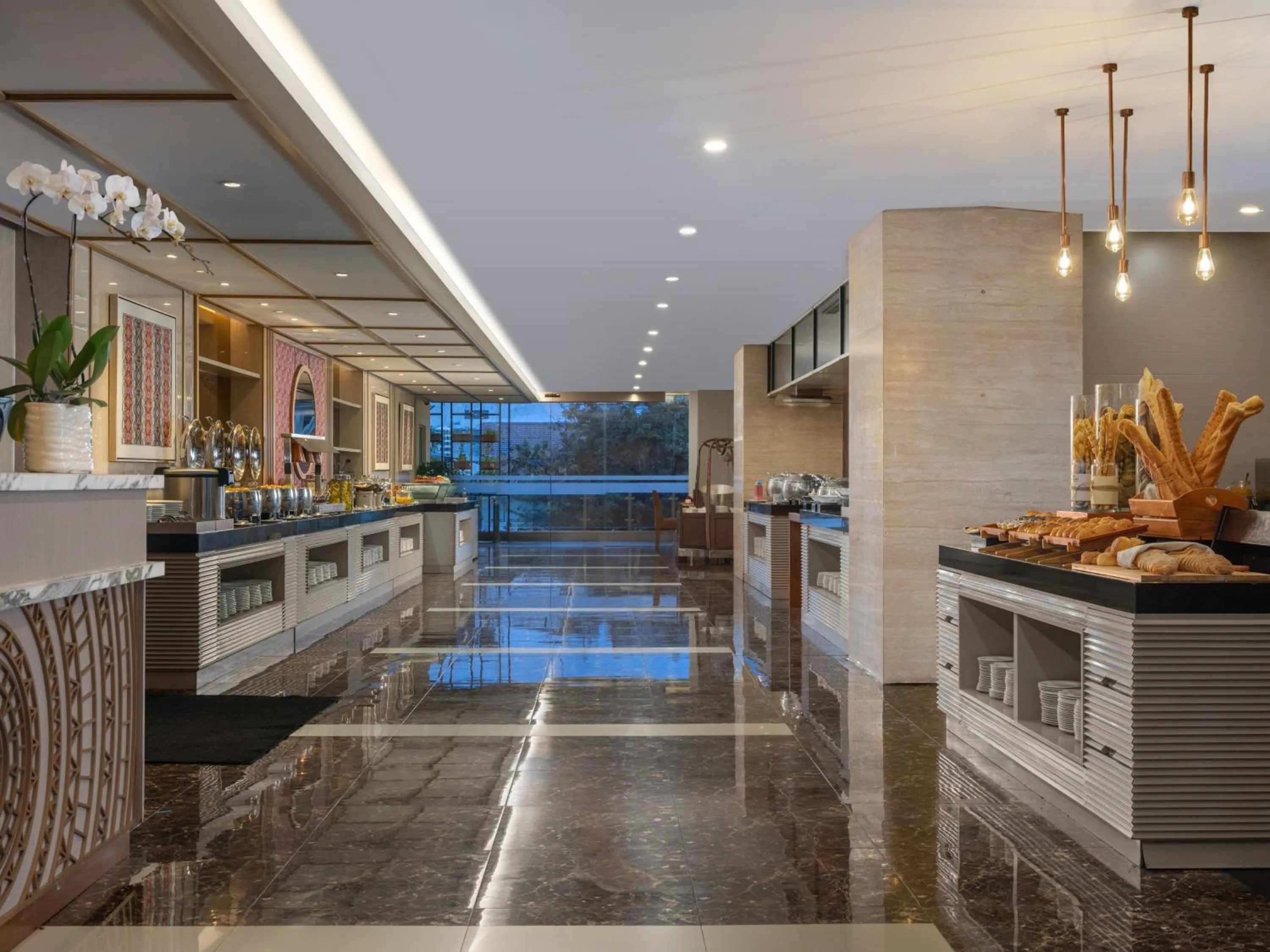 Restaurant/places to eat in Hotel Santika Premiere Gubeng Surabaya