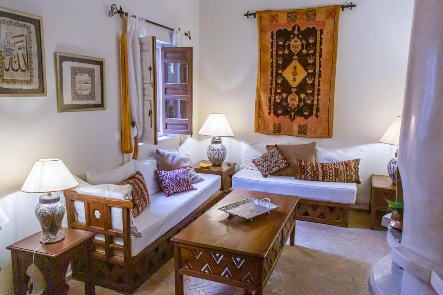 Living room, Bed in Riad Dar Talah