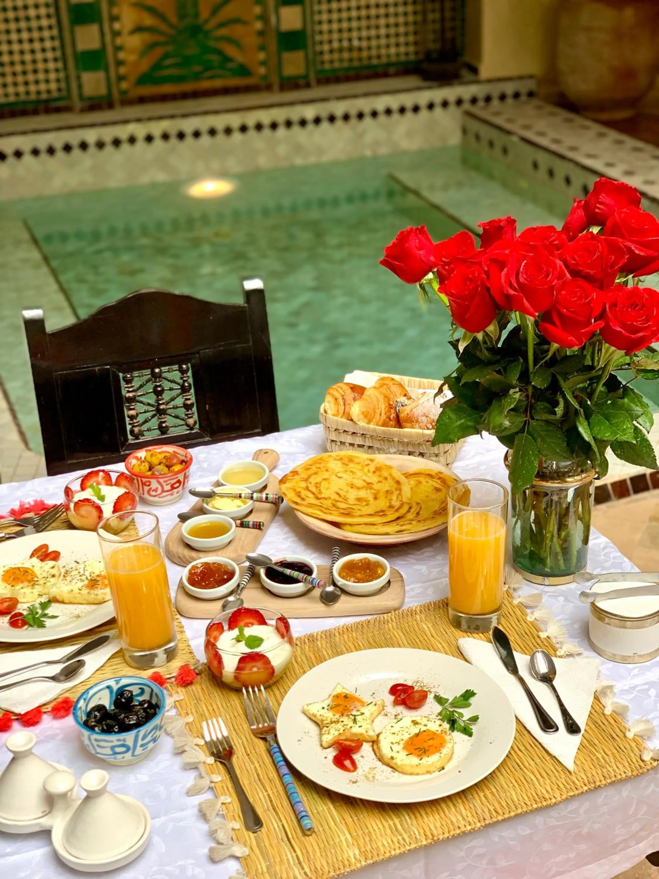 Restaurant/places to eat in Riad Dar Talah