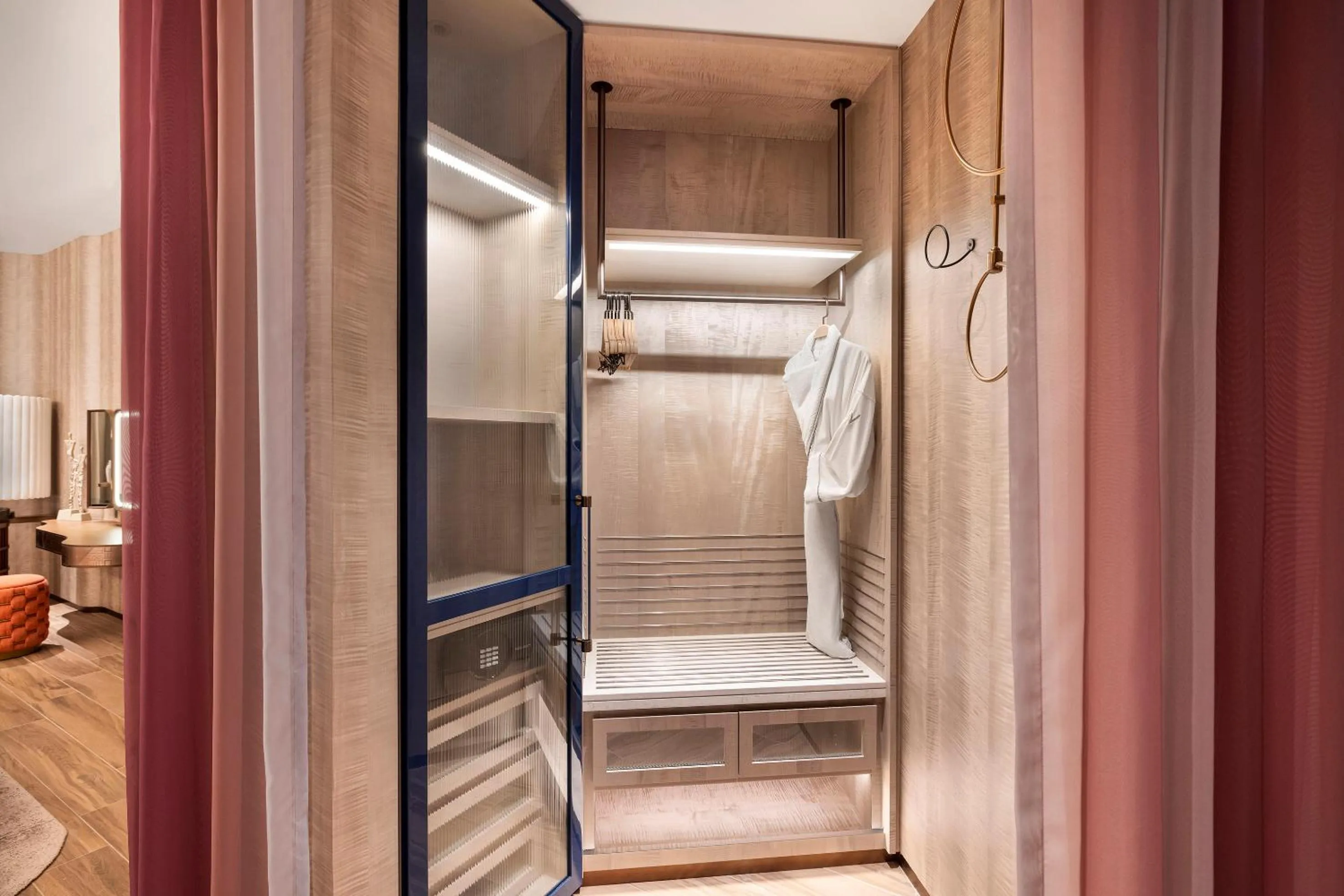 wardrobe in W Dubai - Mina Seyahi