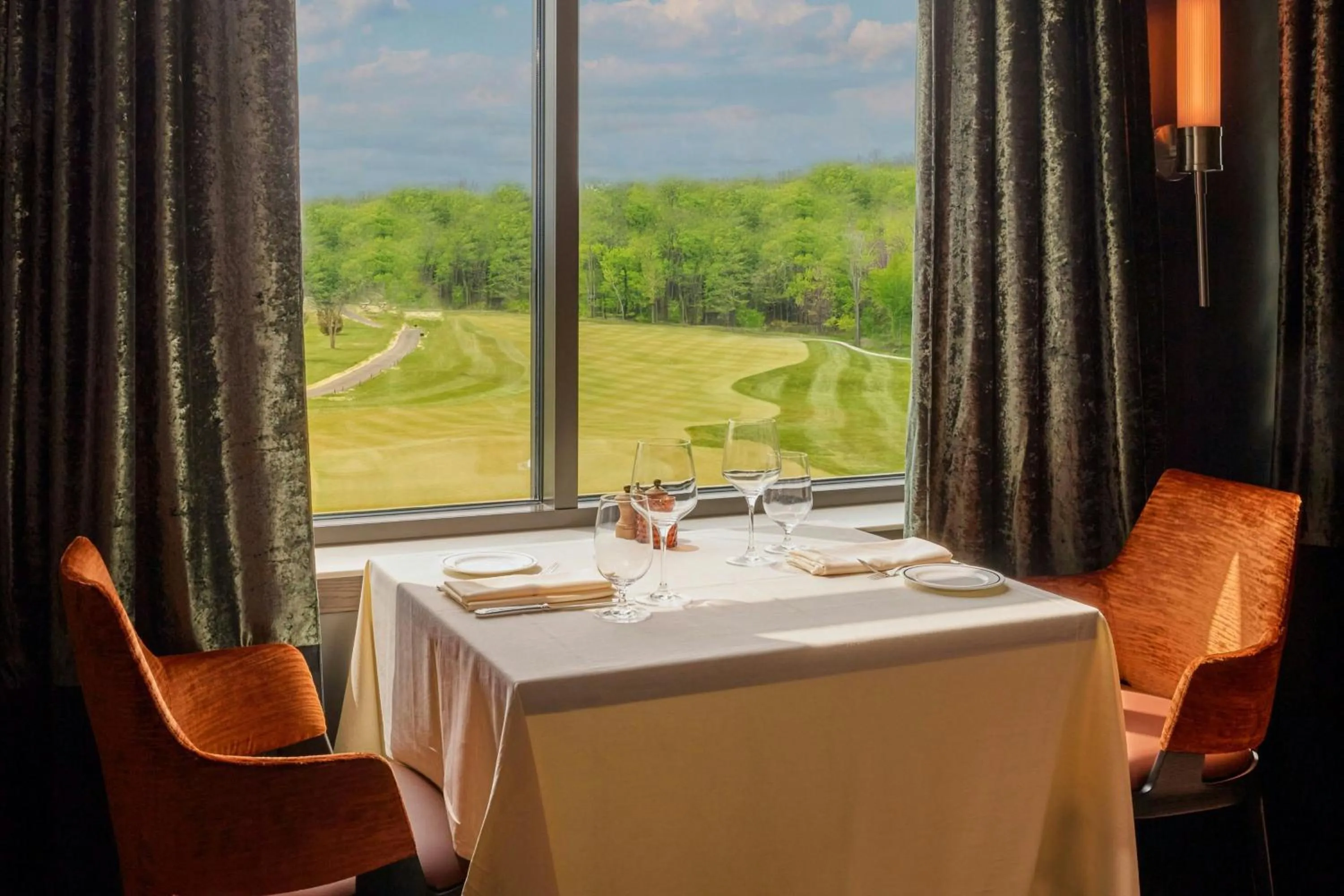 Restaurant/places to eat in The Union Club Hotel at Purdue University, Autograph Collection