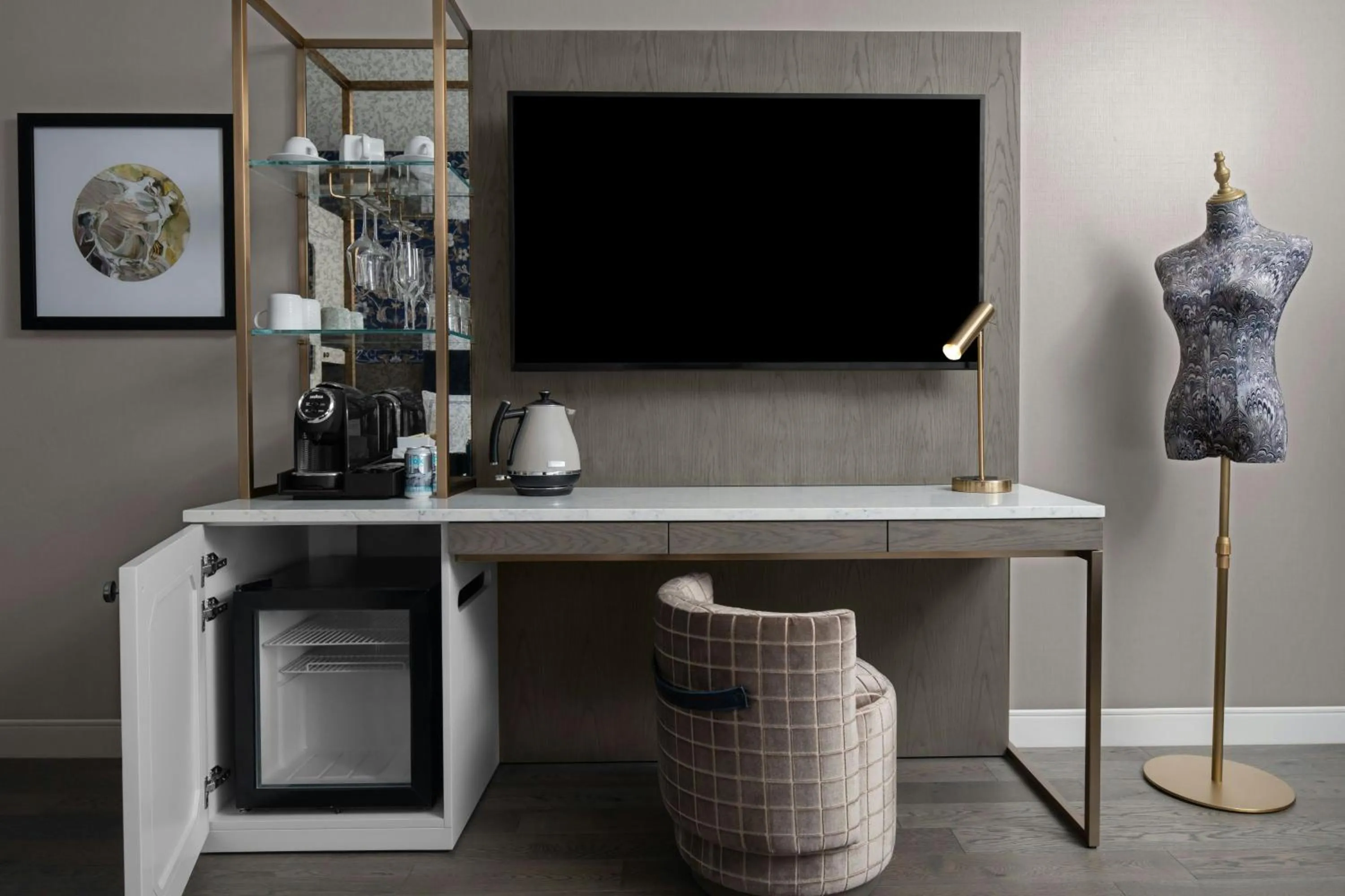 Photo of the whole room in The Dorian, Autograph Collection