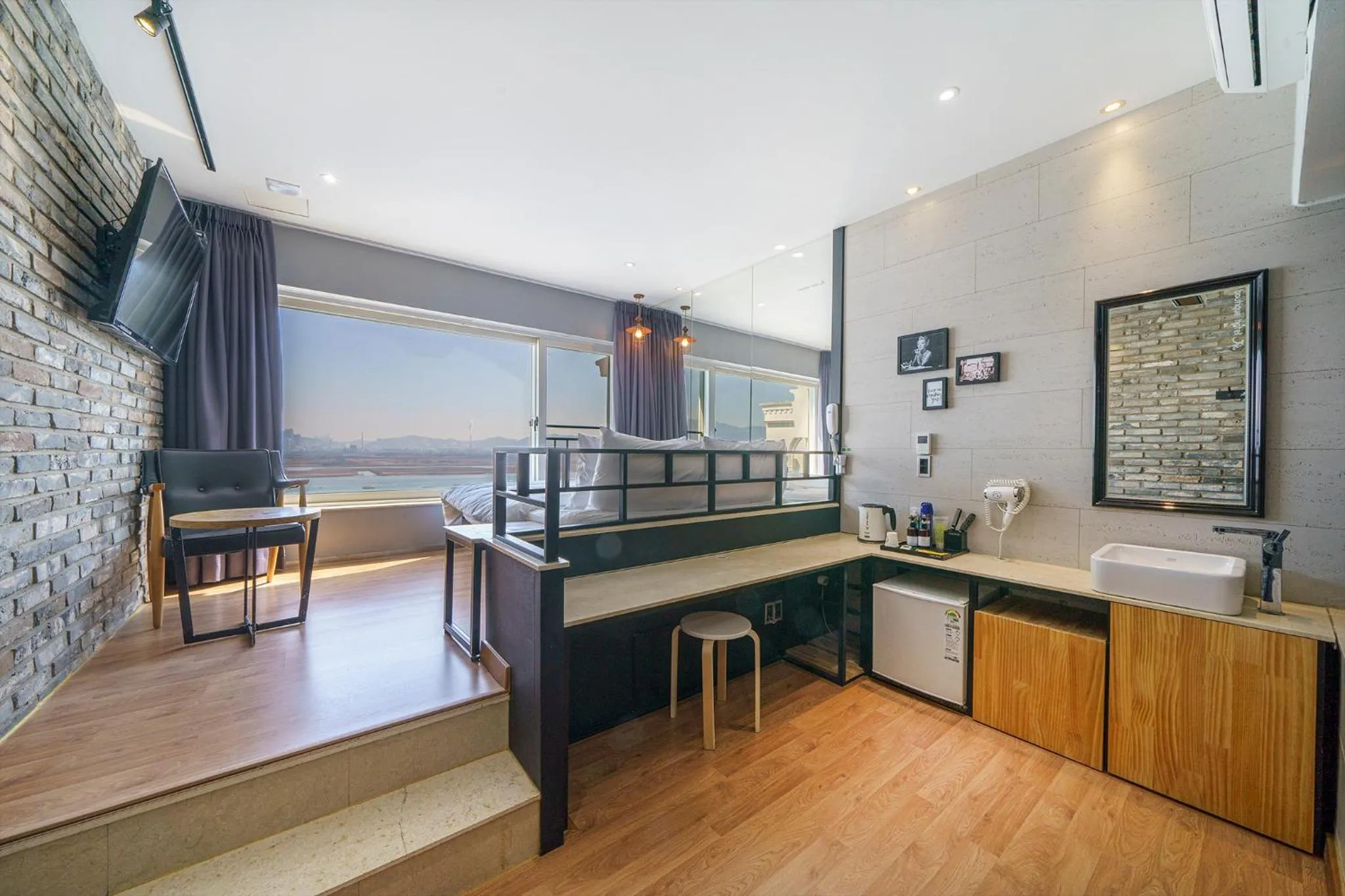 Seating area, Bed in JK Hotel