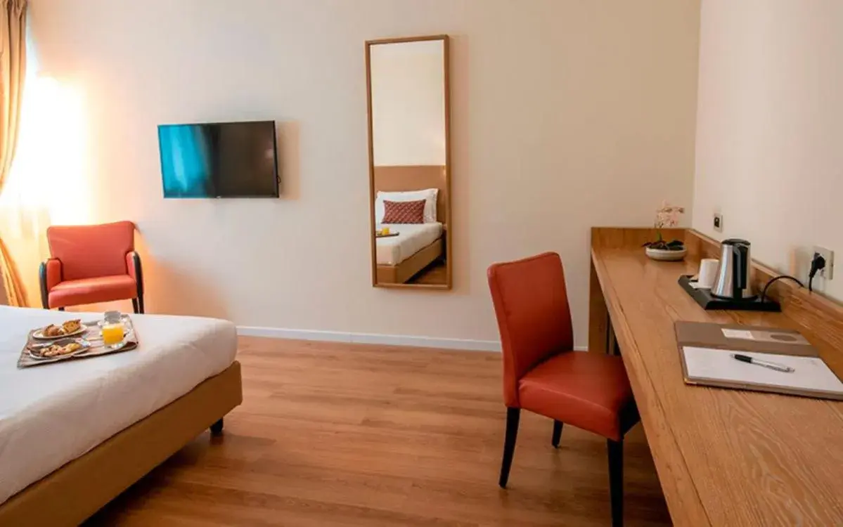 Bedroom, Bed in JR Hotels Gigli Firenze Bedroom, Bed in JR Hotels Gigli Firenze