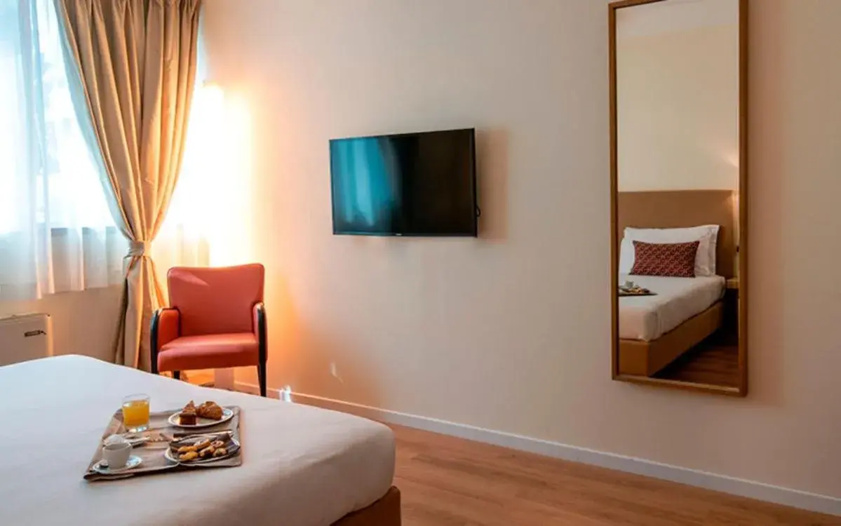 Bedroom, Bed in JR Hotels Gigli Firenze Bedroom, Bed in JR Hotels Gigli Firenze