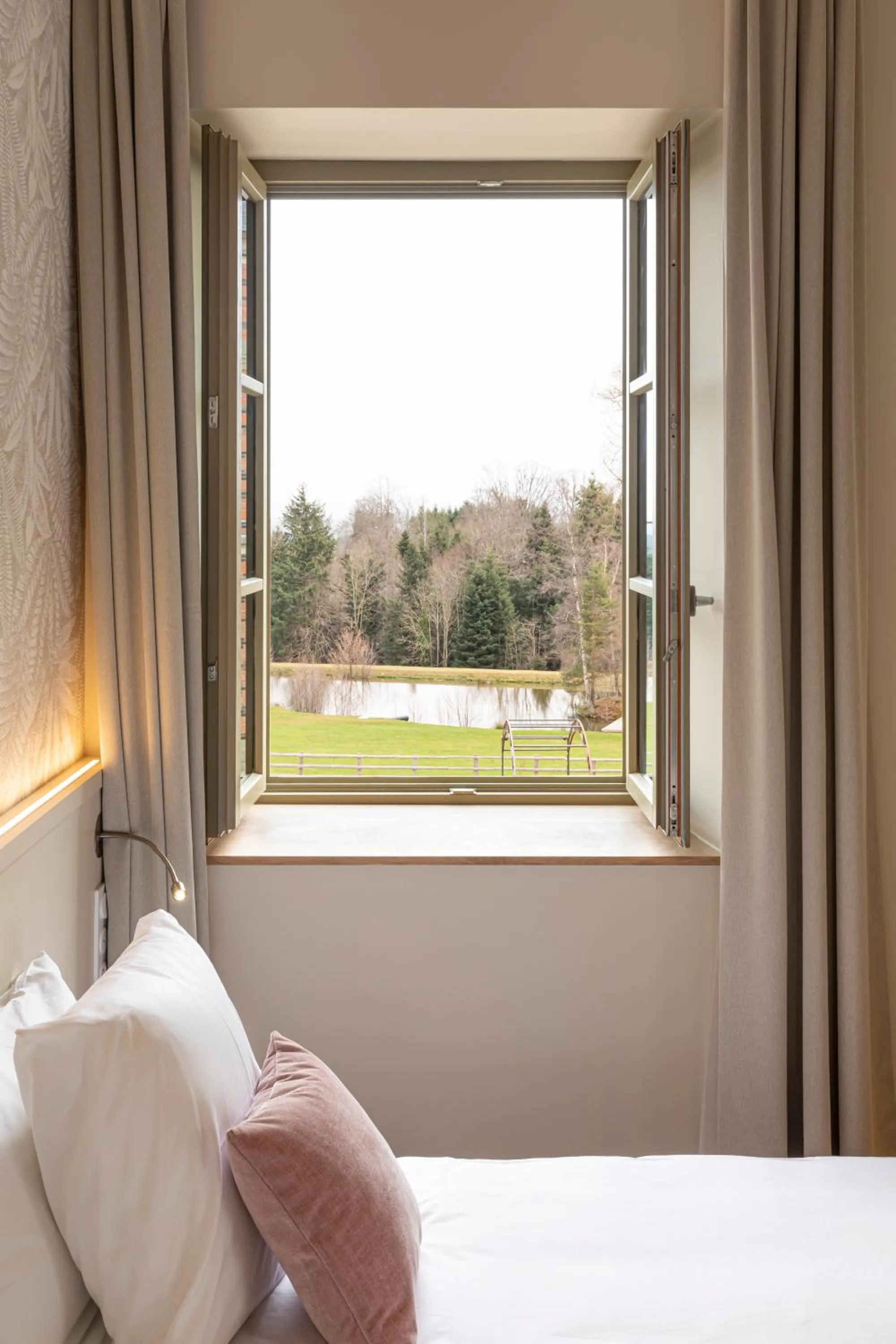 Bedroom, Bed in Domaine et Château de Valinches