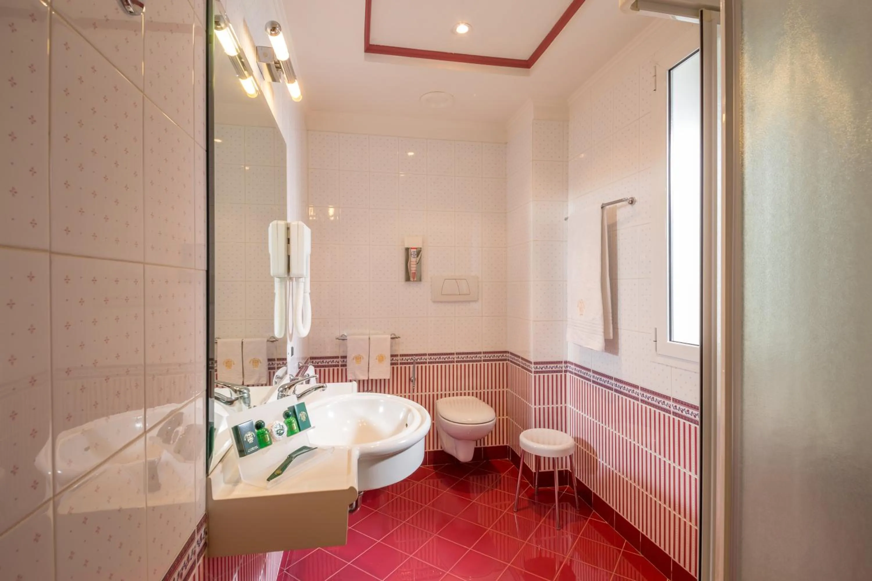 Bathroom in Colonna Hotel